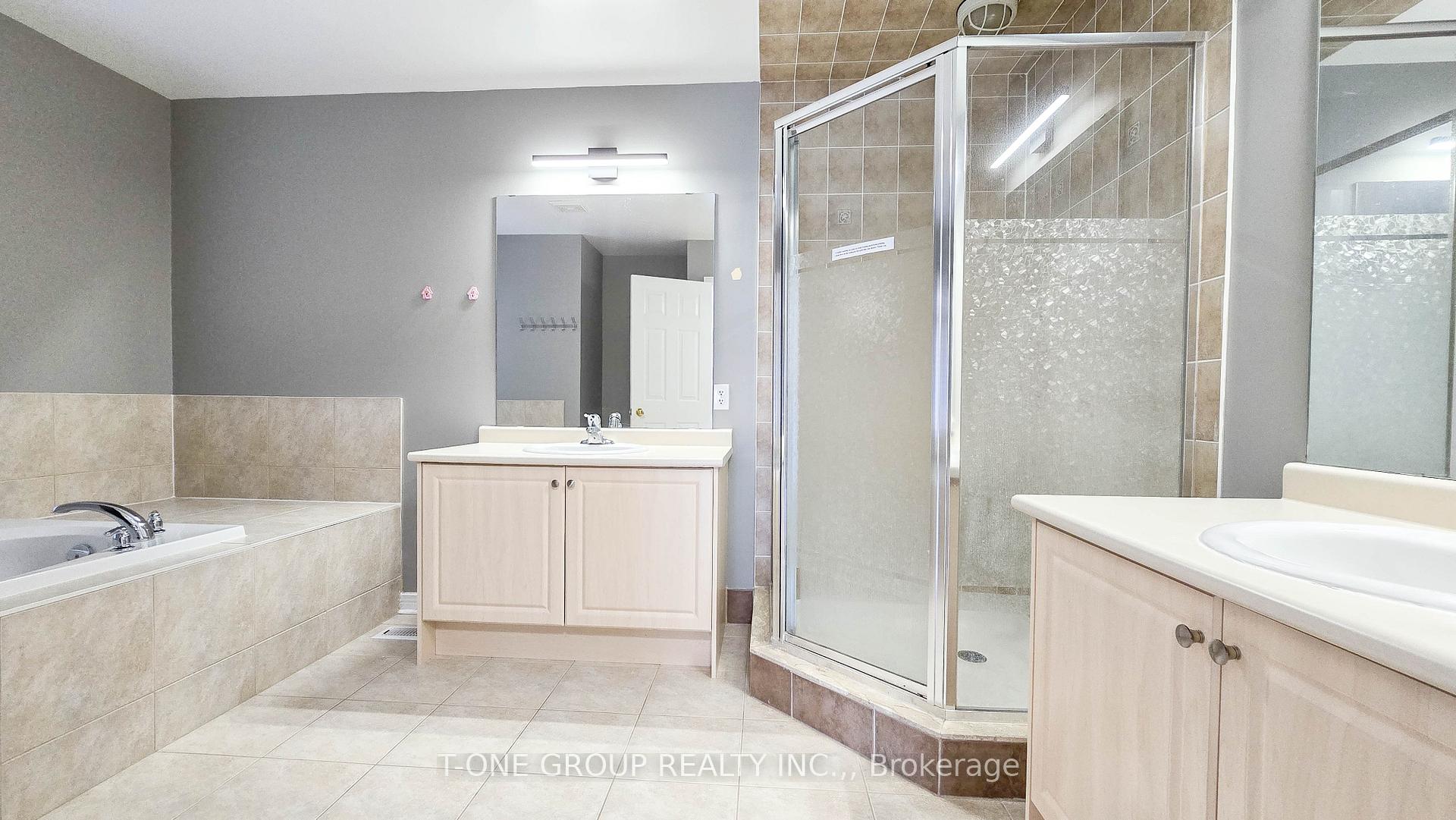 Photo 17 of 106 Castleglen Boulevard, Markham, Berczy — HOMEH