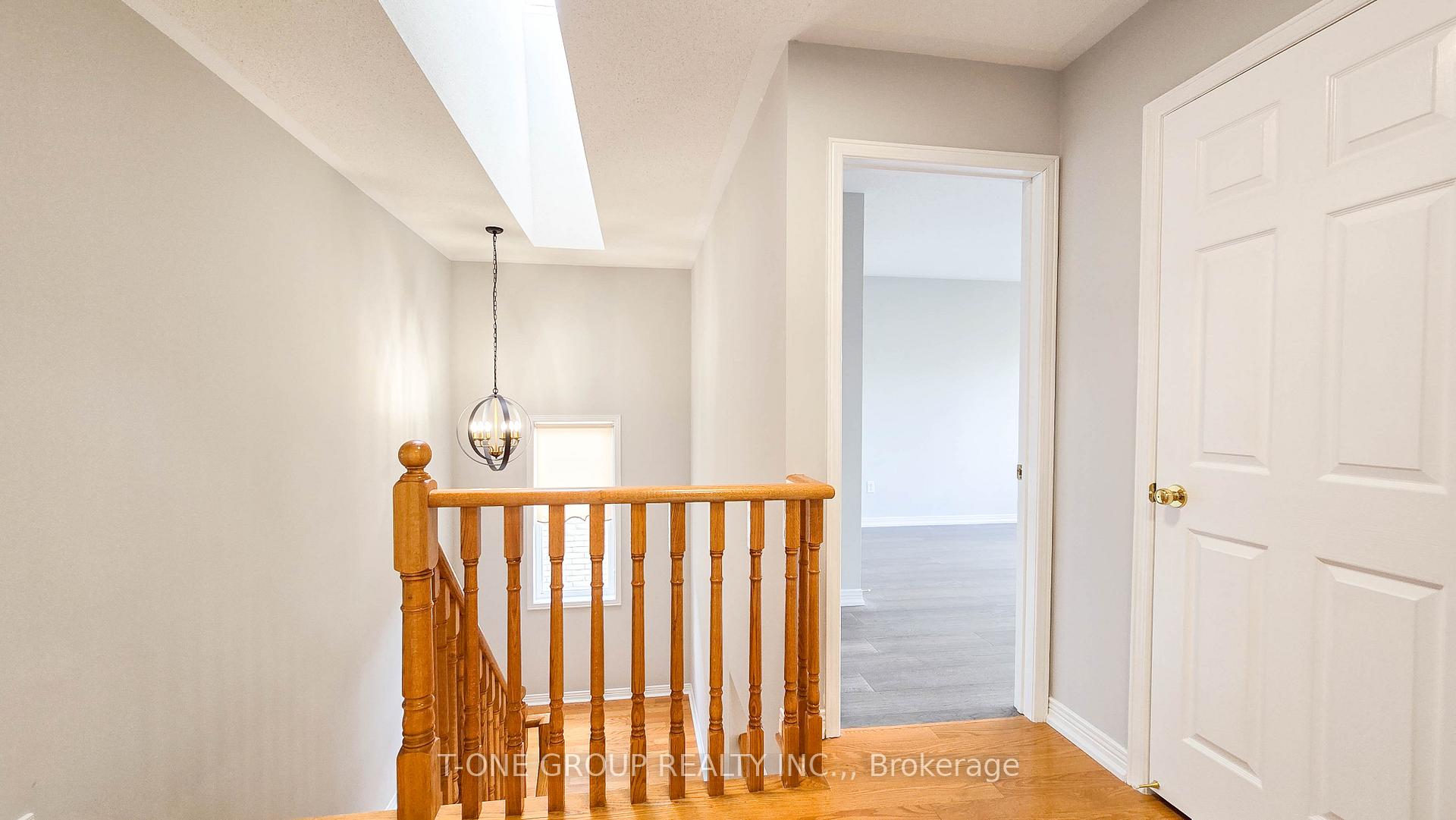 Photo 18 of 106 Castleglen Boulevard, Markham, Berczy — HOMEH