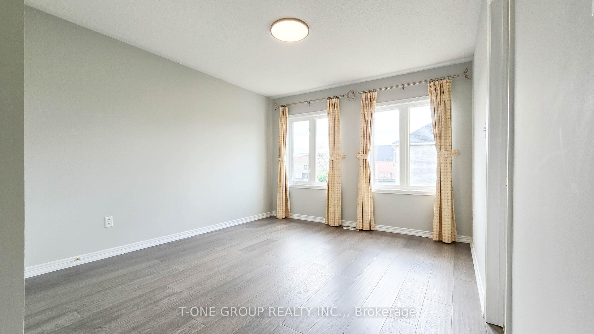 Photo 19 of 106 Castleglen Boulevard, Markham, Berczy — HOMEH