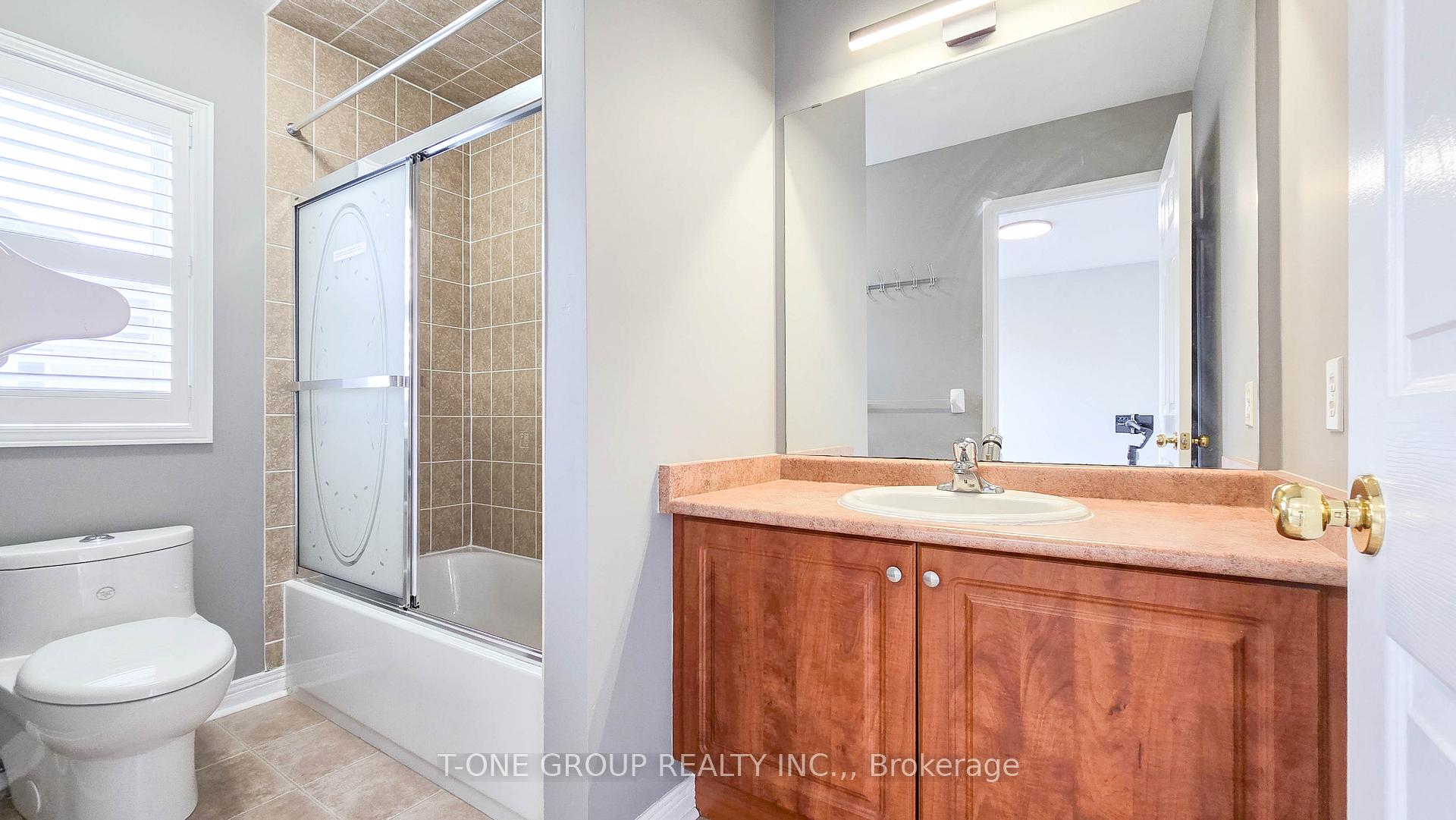 Photo 21 of 106 Castleglen Boulevard, Markham, Berczy — HOMEH