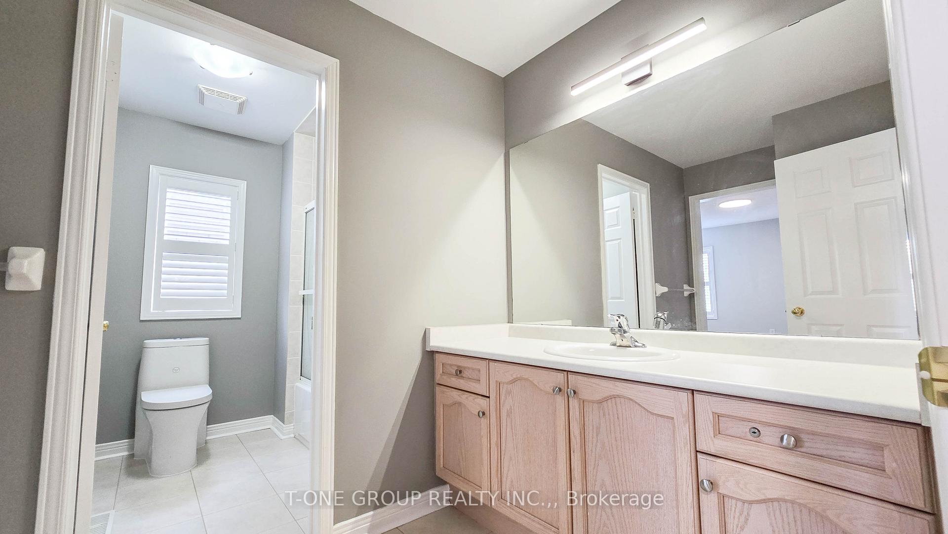 Photo 22 of 106 Castleglen Boulevard, Markham, Berczy — HOMEH