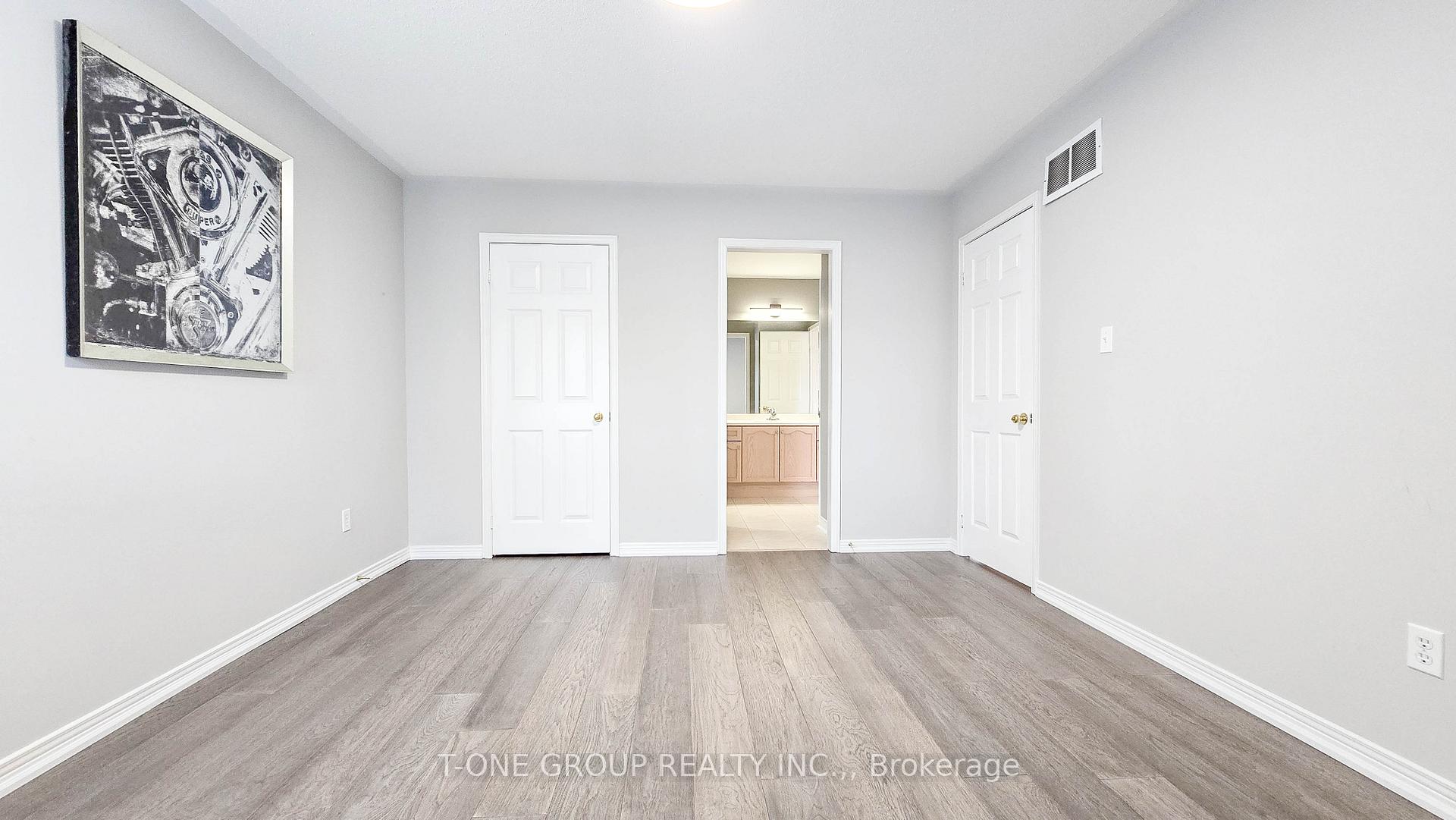 Photo 23 of 106 Castleglen Boulevard, Markham, Berczy — HOMEH