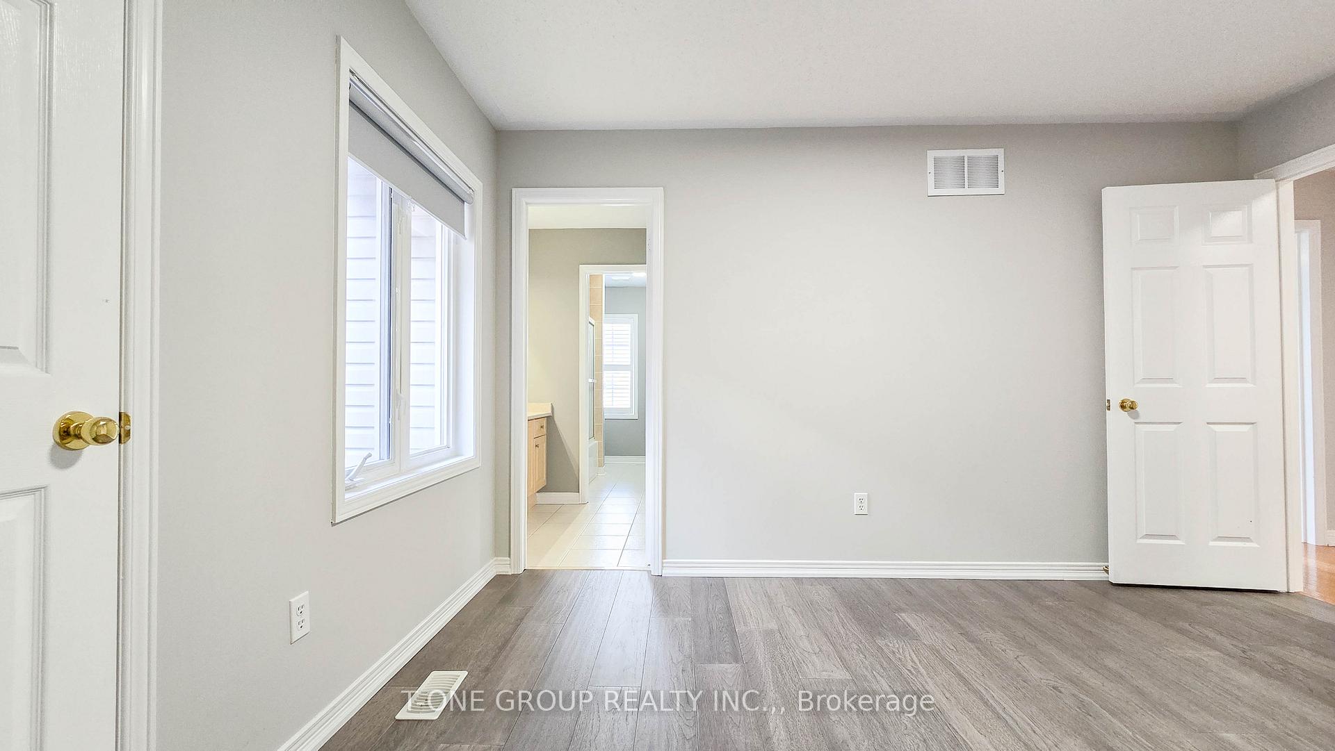Photo 25 of 106 Castleglen Boulevard, Markham, Berczy — HOMEH