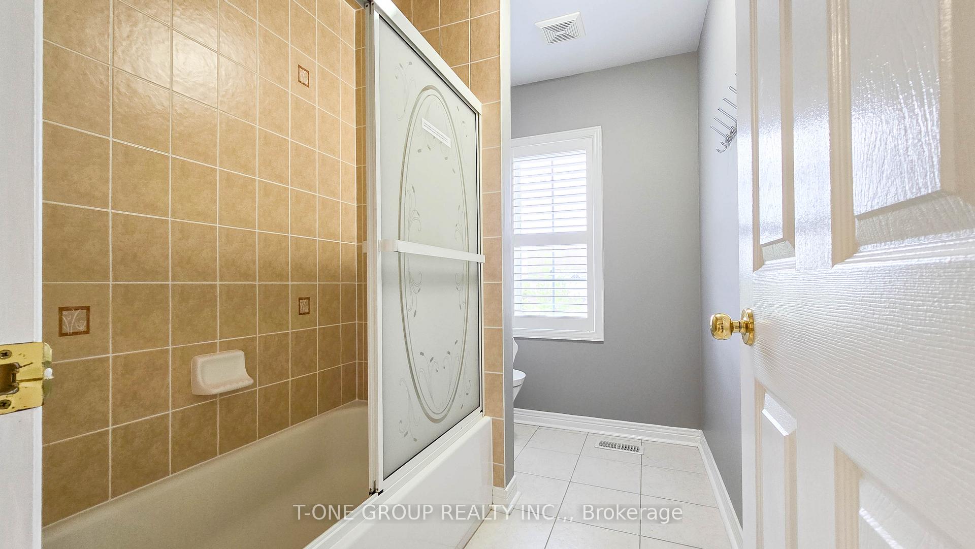 Photo 26 of 106 Castleglen Boulevard, Markham, Berczy — HOMEH