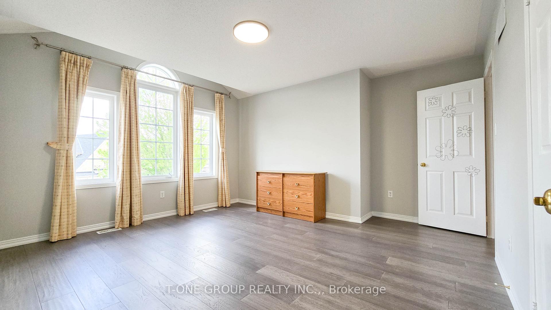 Photo 27 of 106 Castleglen Boulevard, Markham, Berczy — HOMEH