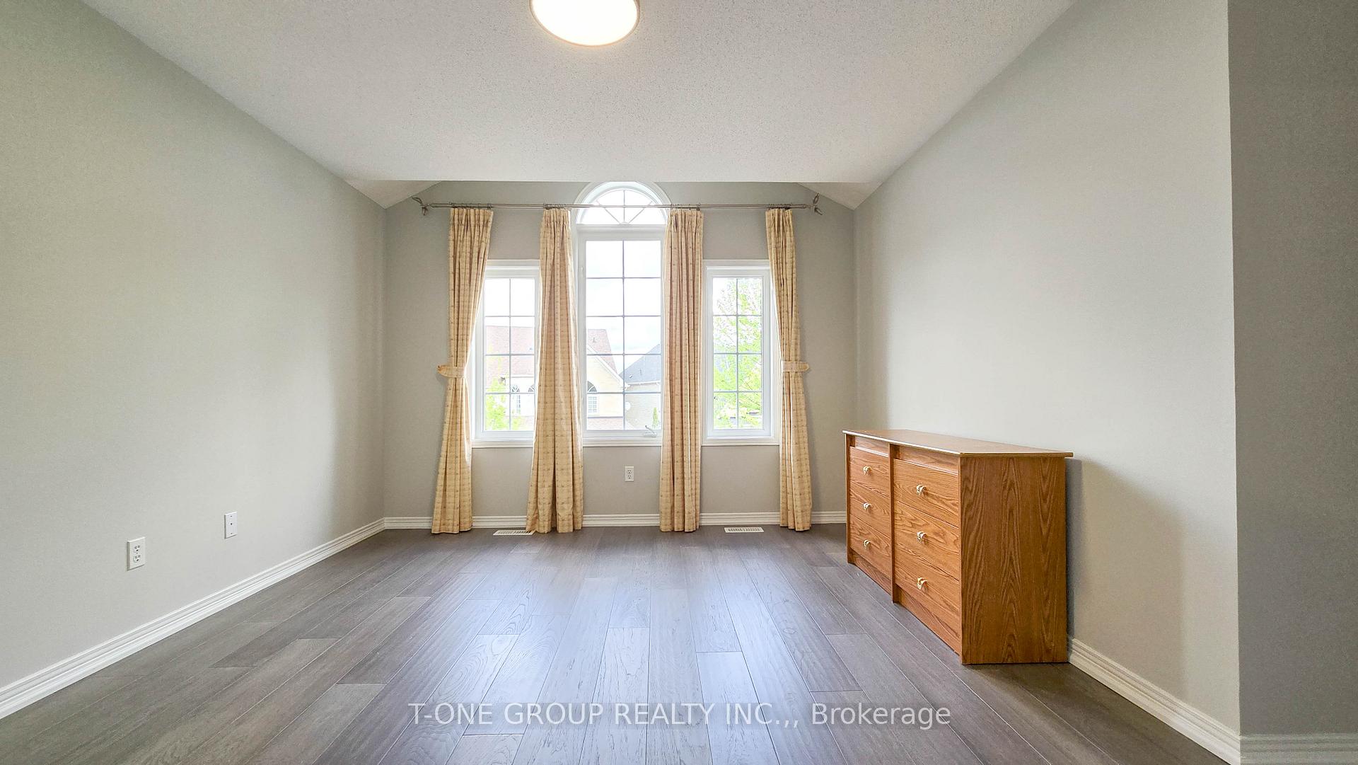 Photo 28 of 106 Castleglen Boulevard, Markham, Berczy — HOMEH