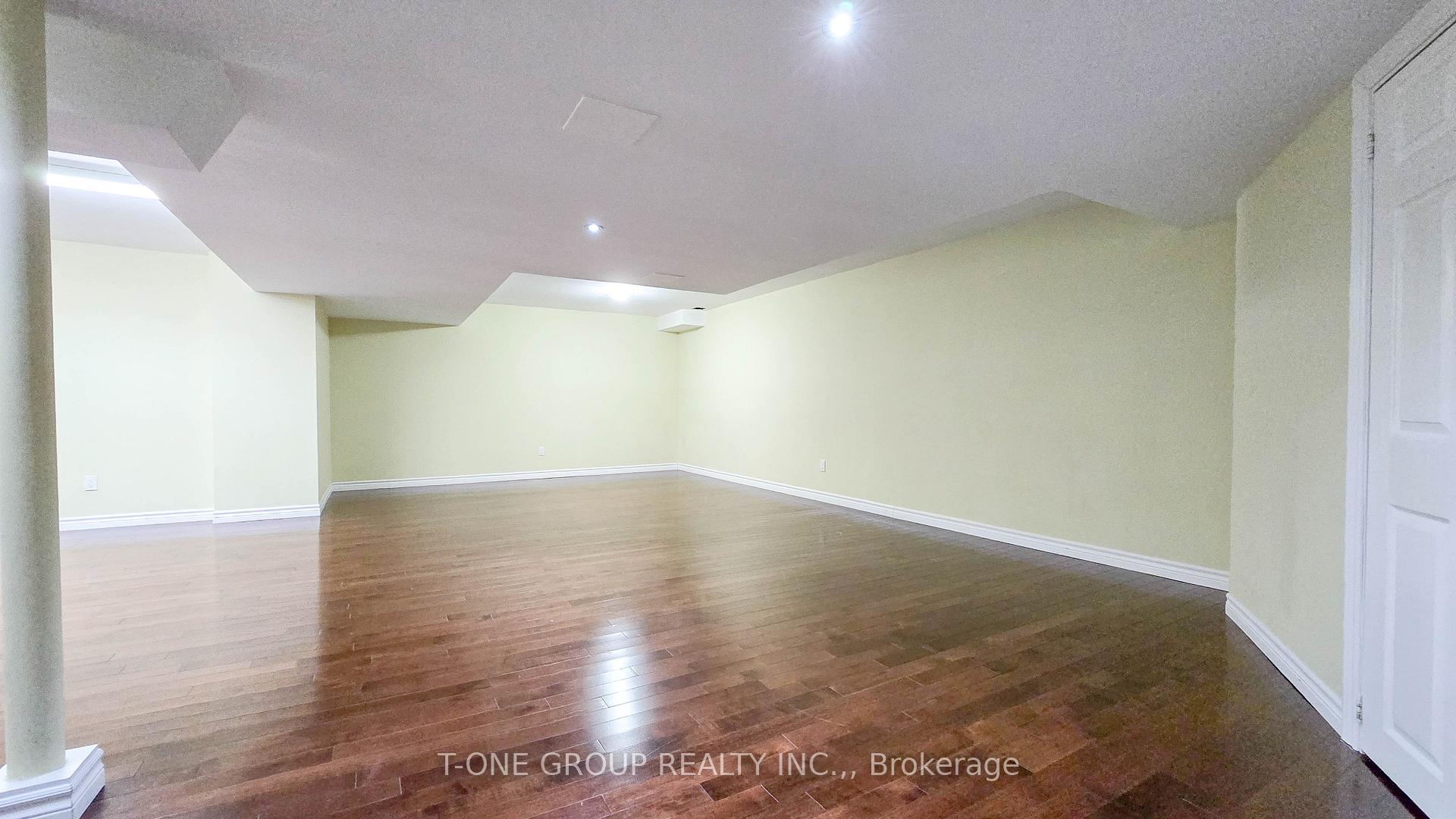 Photo 29 of 106 Castleglen Boulevard, Markham, Berczy — HOMEH