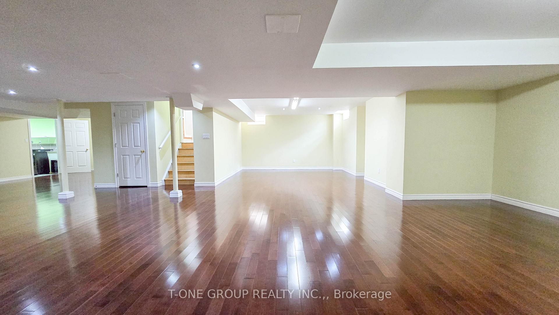 Photo 30 of 106 Castleglen Boulevard, Markham, Berczy — HOMEH