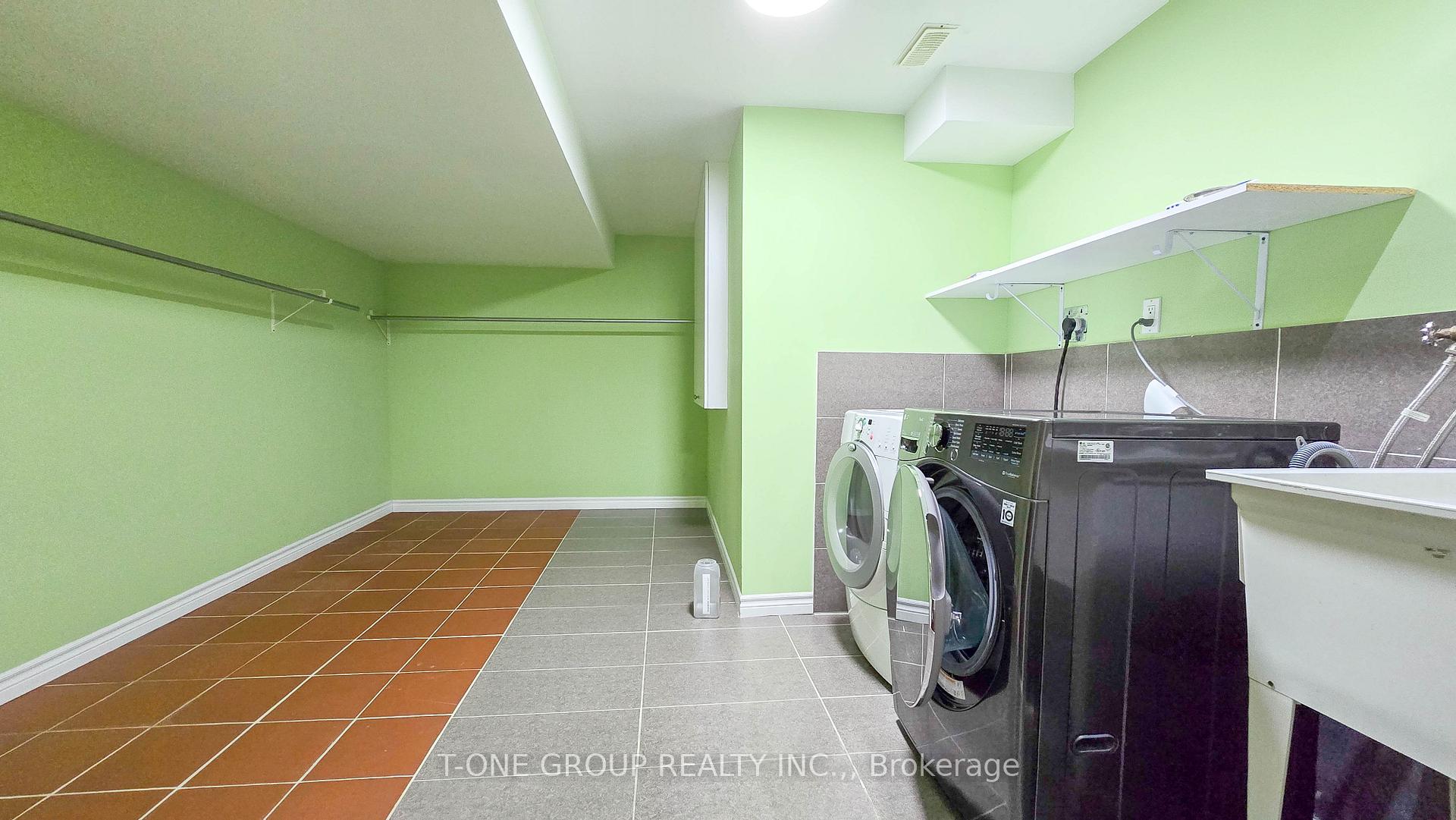 Photo 32 of 106 Castleglen Boulevard, Markham, Berczy — HOMEH