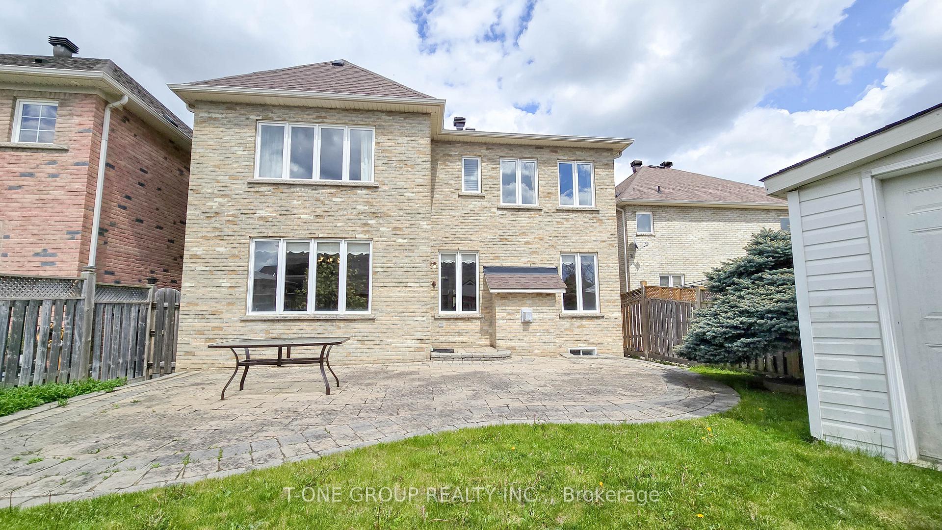 Photo 35 of 106 Castleglen Boulevard, Markham, Berczy — HOMEH