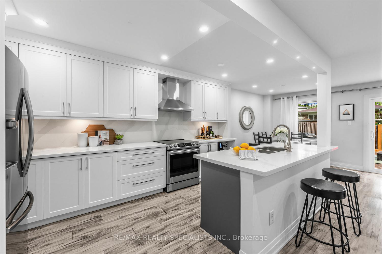 Front of Unit 7, 405 Hyacinthe Boulevard