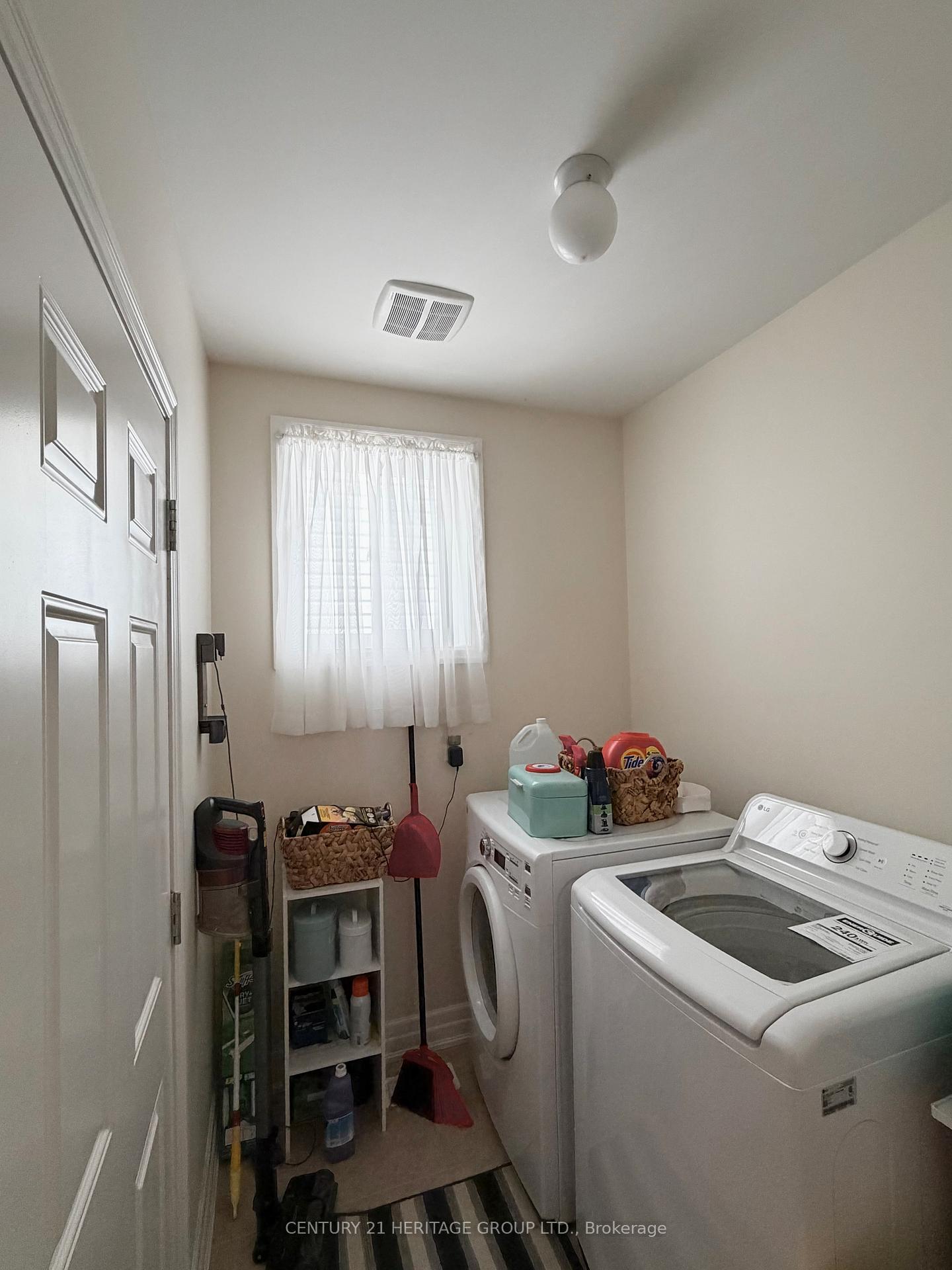 Photo 3 of 35 Lundigan Drive, Georgina, Keswick South — HOMEH