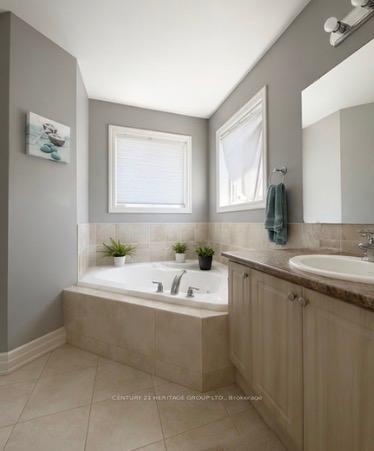 Photo 9 of 35 Lundigan Drive, Georgina, Keswick South — HOMEH