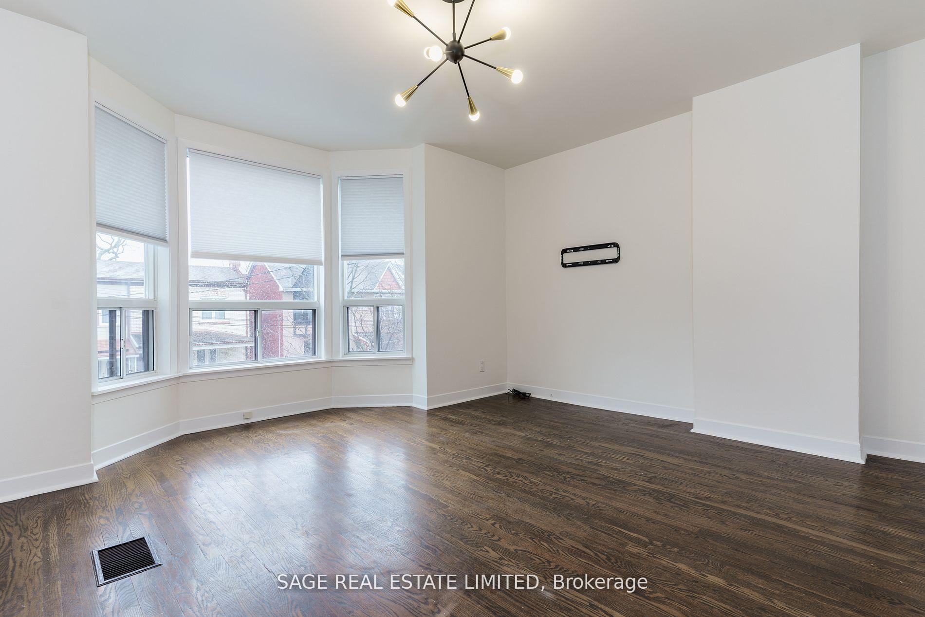 Photo 4 of 160 Gore Vale Avenue, Toronto, Trinity-Bellwoods — HOMEH