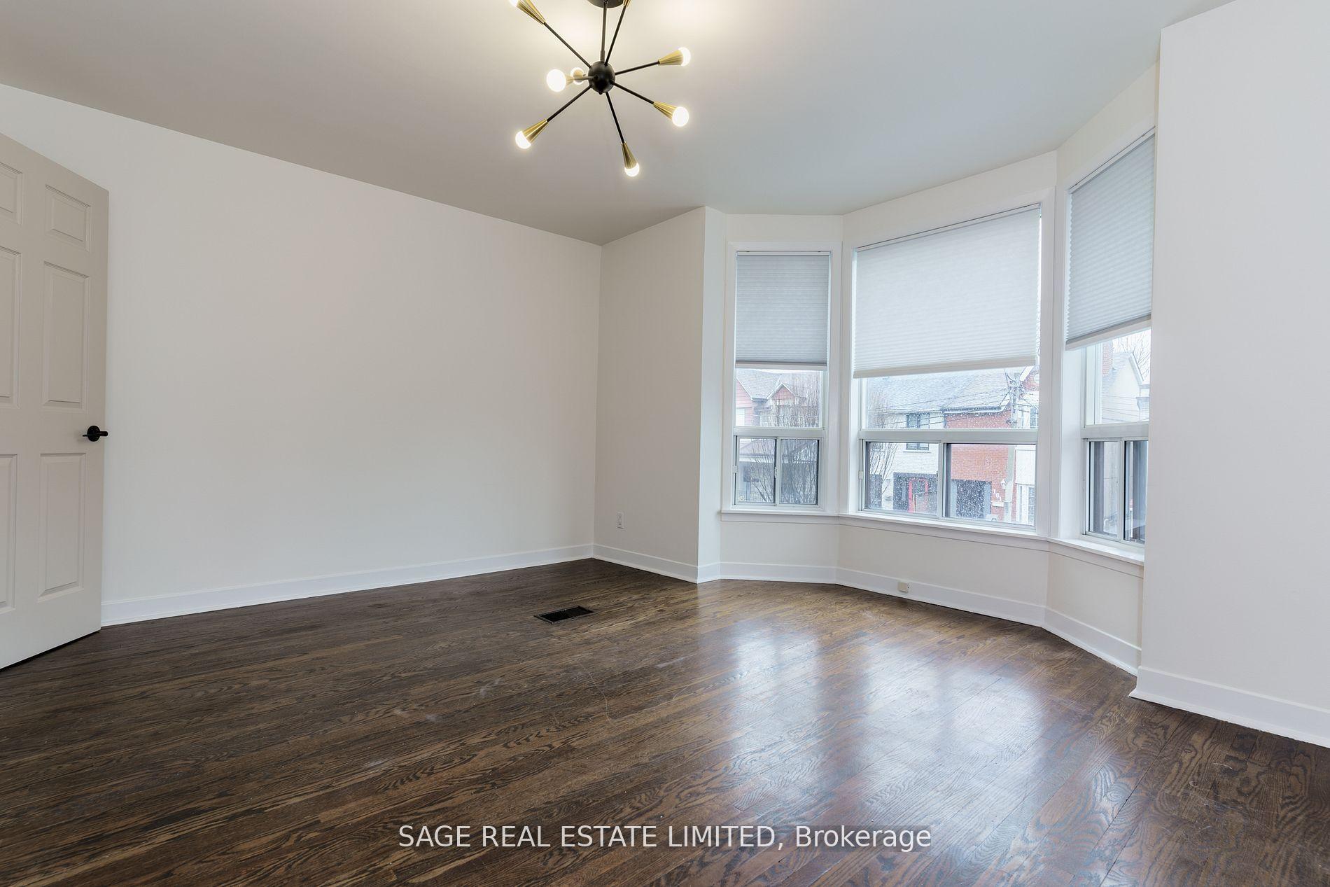Photo 5 of 160 Gore Vale Avenue, Toronto, Trinity-Bellwoods — HOMEH