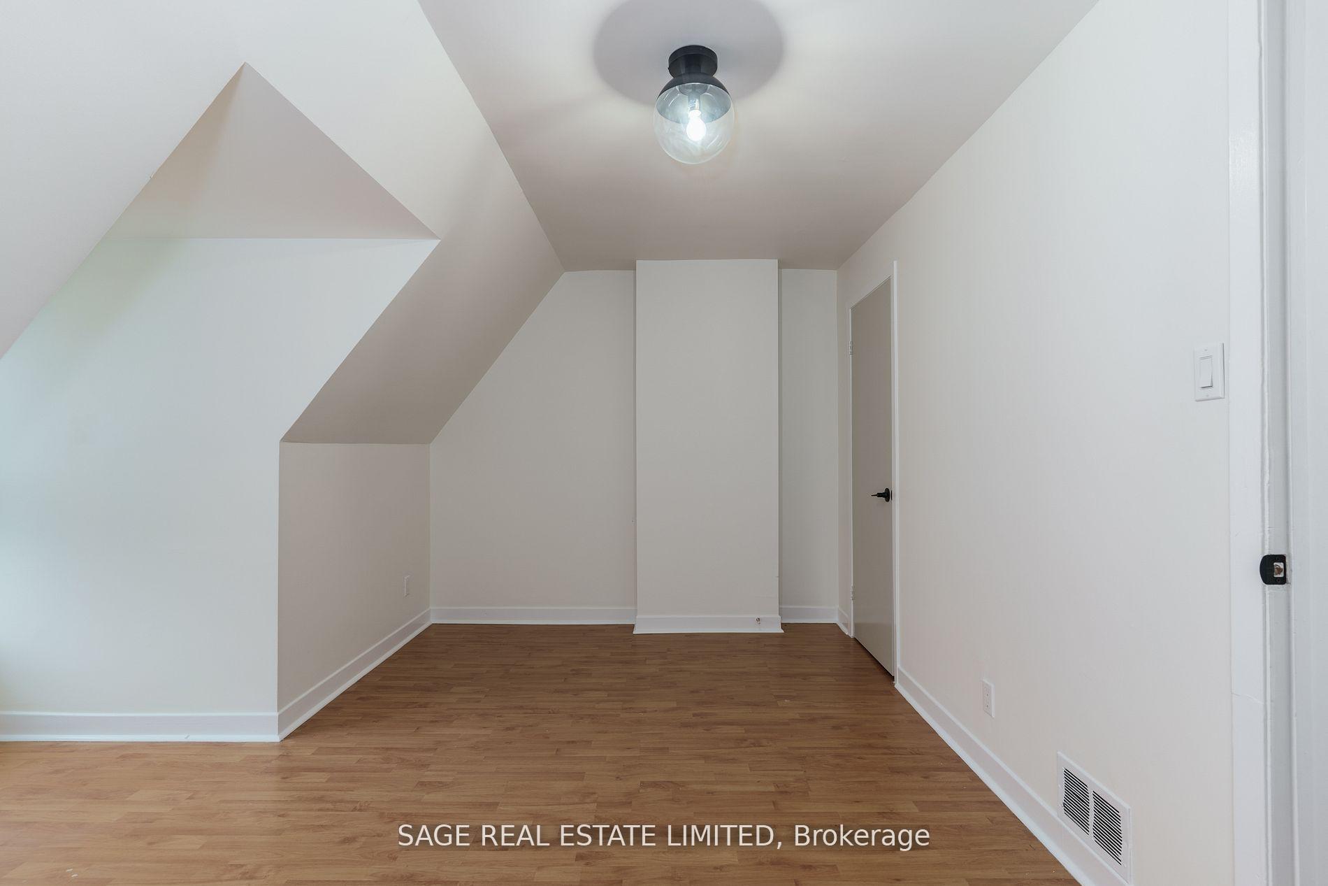 Photo 19 of 160 Gore Vale Avenue, Toronto, Trinity-Bellwoods — HOMEH