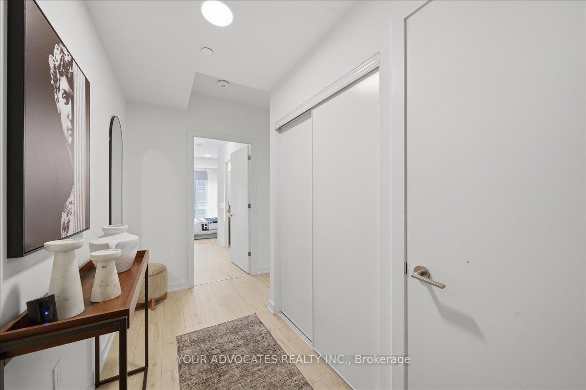 Photo 3 of Unit 902, 9 Tecumseth Street, Toronto, Niagara — HOMEH