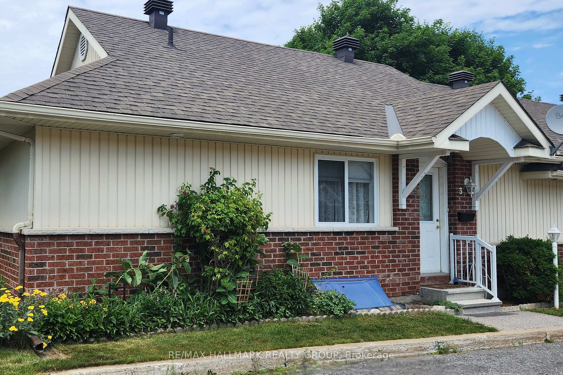 Photo 1 of 3 Daphne Crescent, Ottawa, Stittsville (South) — HOMEH