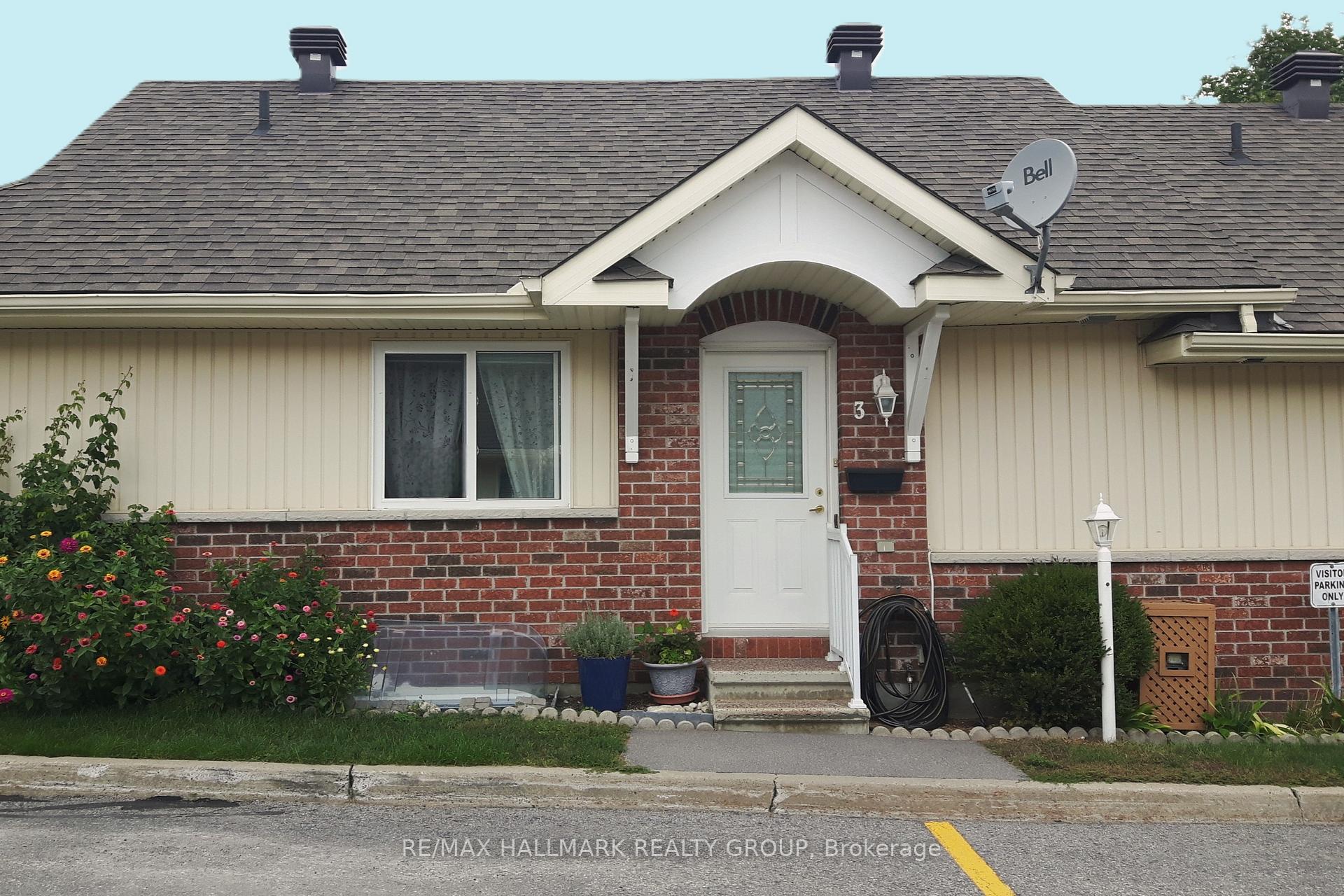 Photo 2 of 3 Daphne Crescent, Ottawa, Stittsville (South) — HOMEH