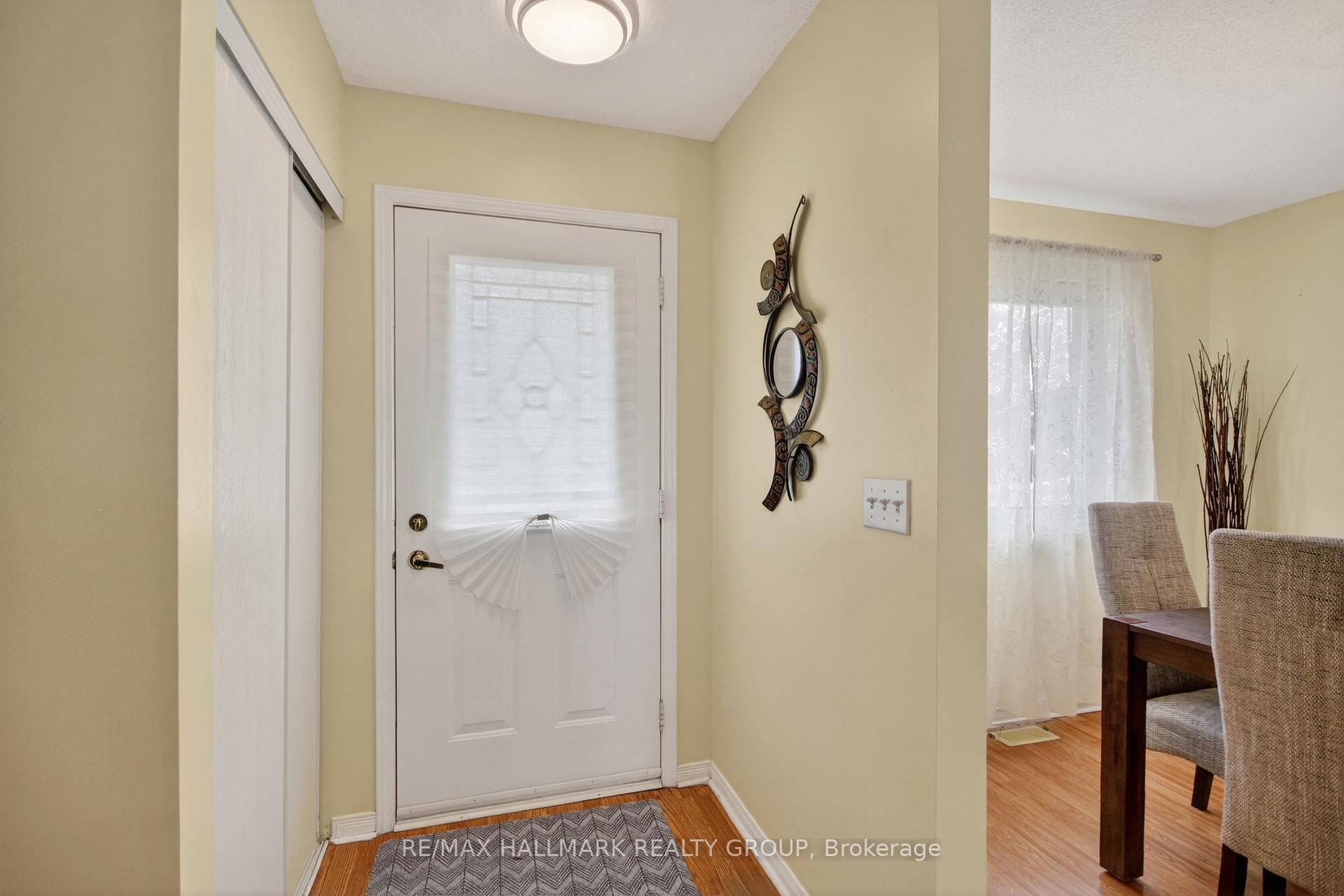 Photo 4 of 3 Daphne Crescent, Ottawa, Stittsville (South) — HOMEH