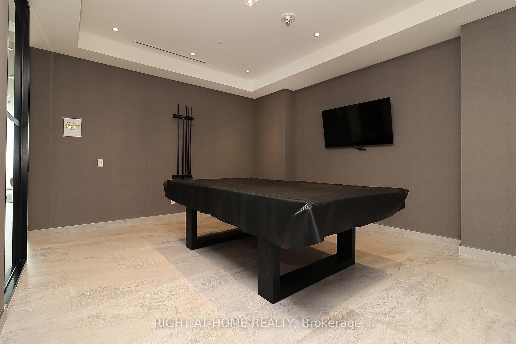 Photo 6 of Unit 331, 2 David Eyer Road, Richmond Hill, Rural Richmond Hill — HOMEH