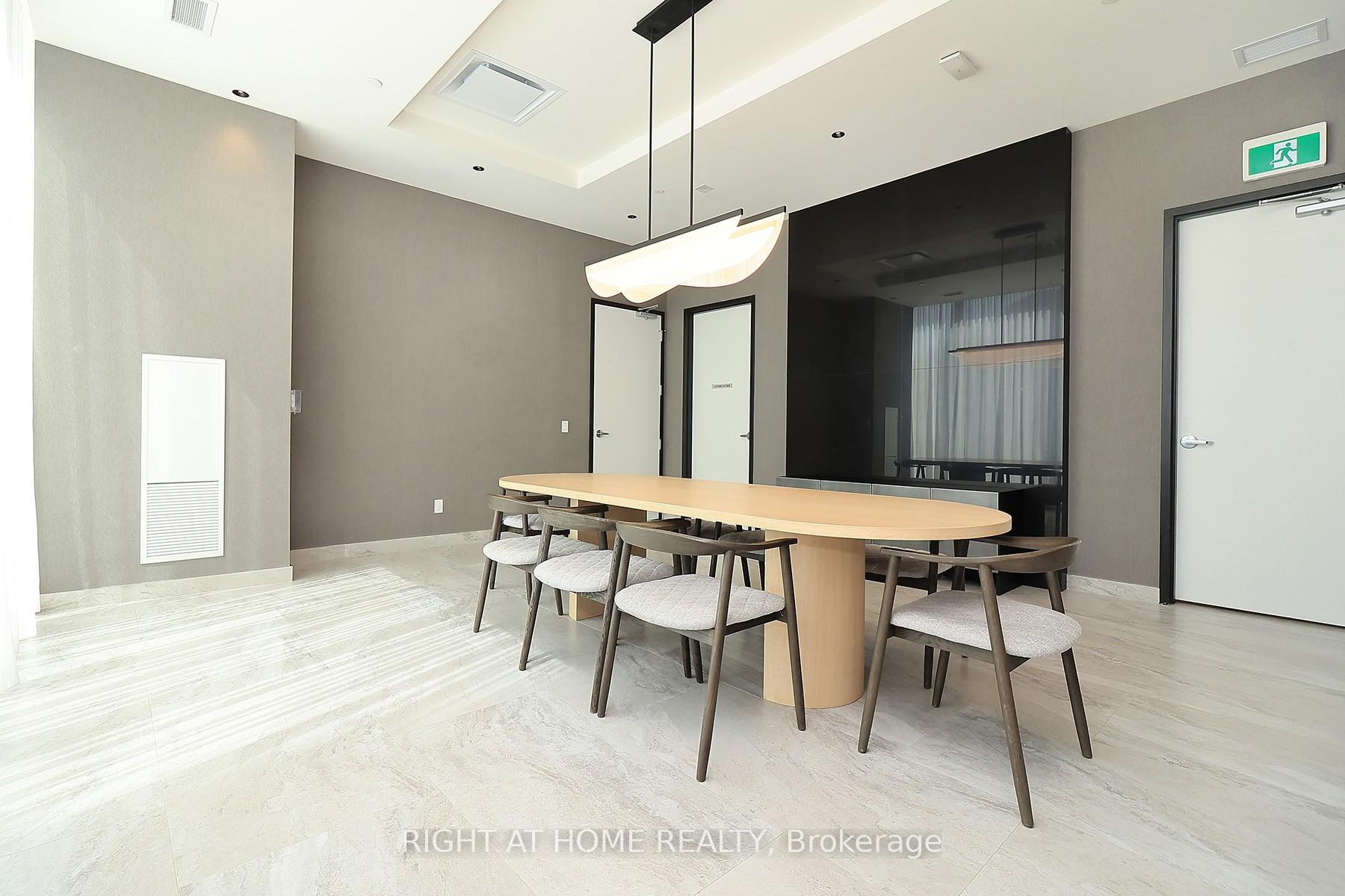 Photo 8 of Unit 331, 2 David Eyer Road, Richmond Hill, Rural Richmond Hill — HOMEH