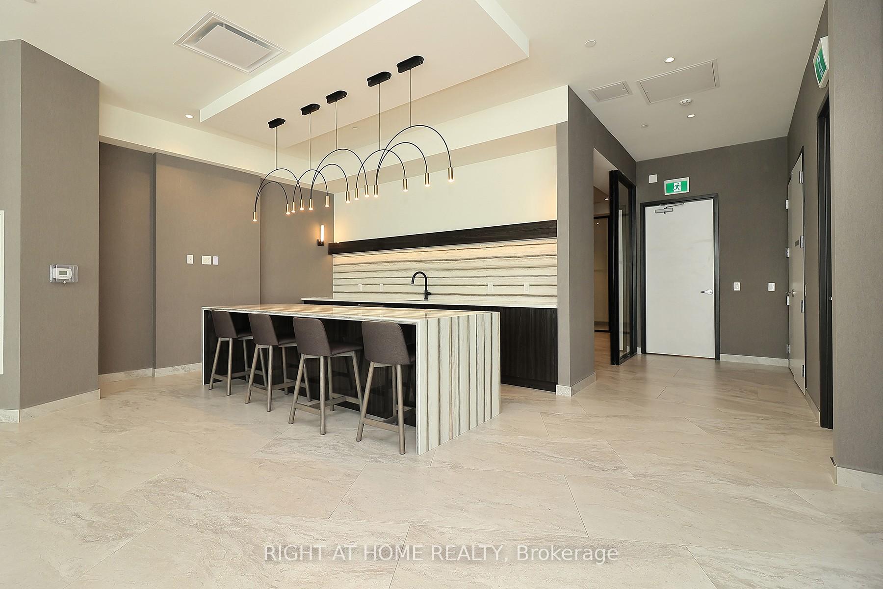 Photo 10 of Unit 331, 2 David Eyer Road, Richmond Hill, Rural Richmond Hill — HOMEH