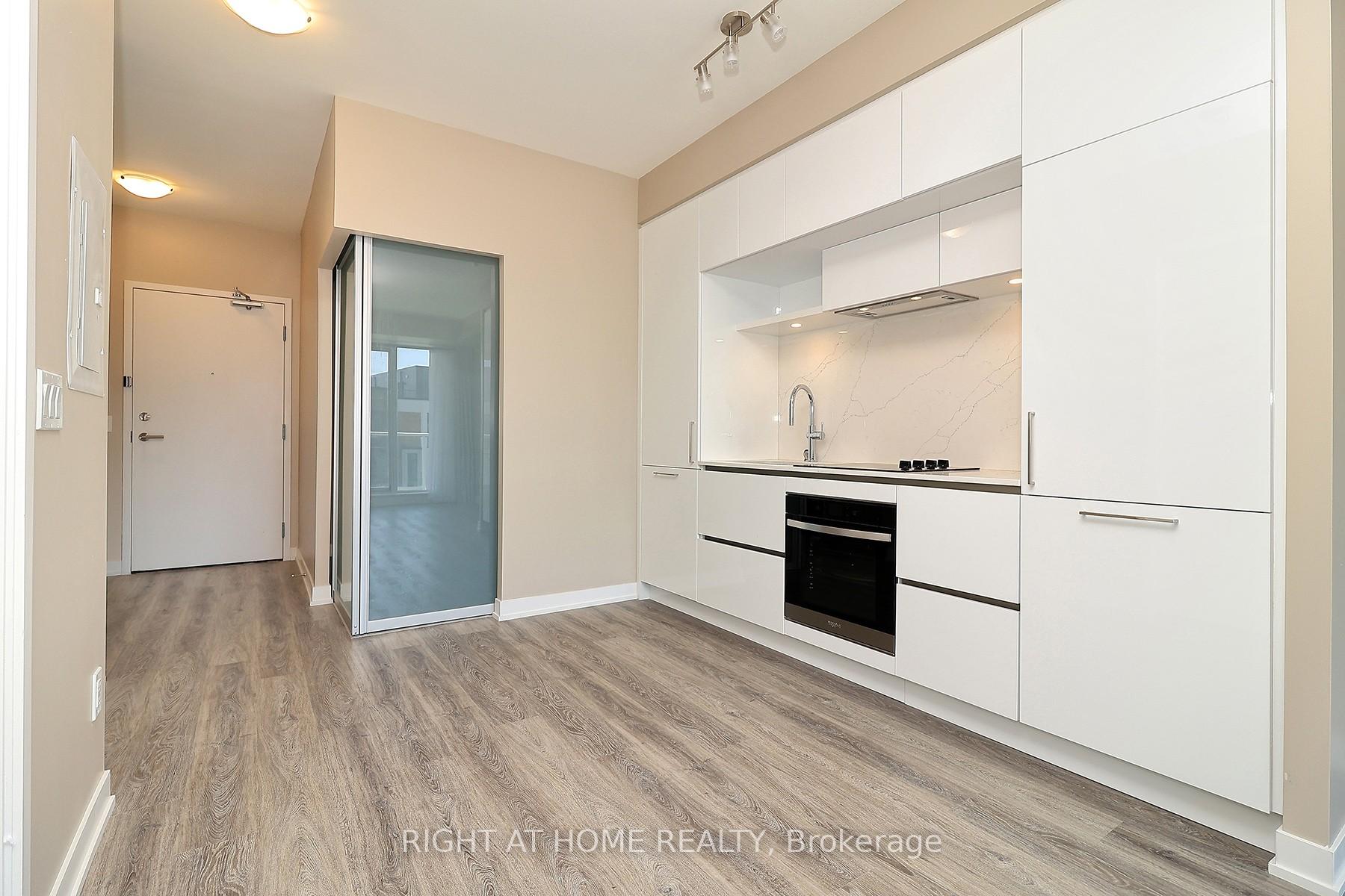 Photo 13 of Unit 331, 2 David Eyer Road, Richmond Hill, Rural Richmond Hill — HOMEH