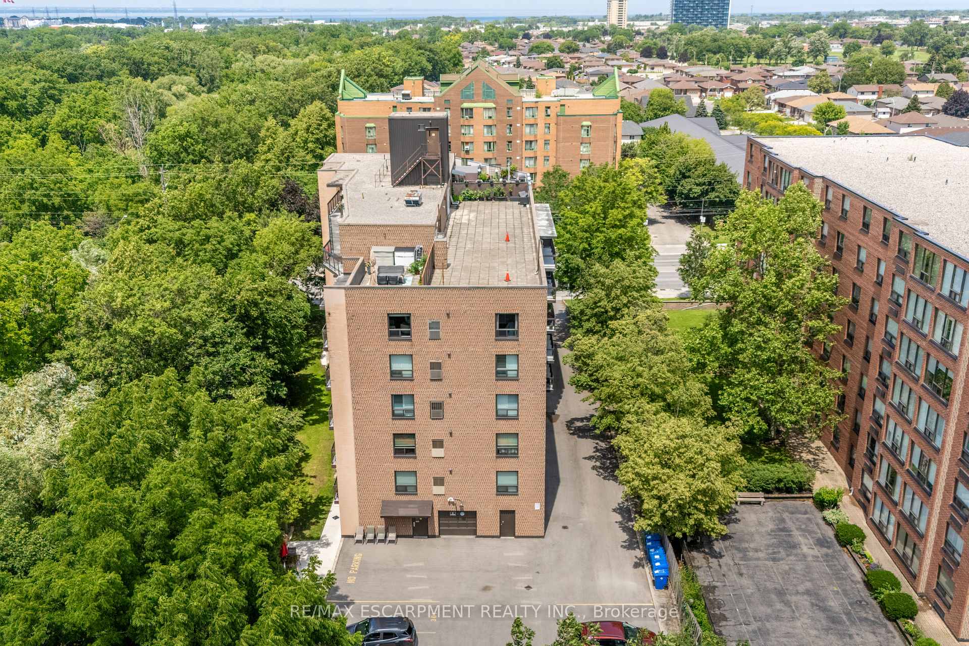 Photo 2 of Unit 204, 966 Queenston Road, Hamilton, Stoney Creek — HOMEH