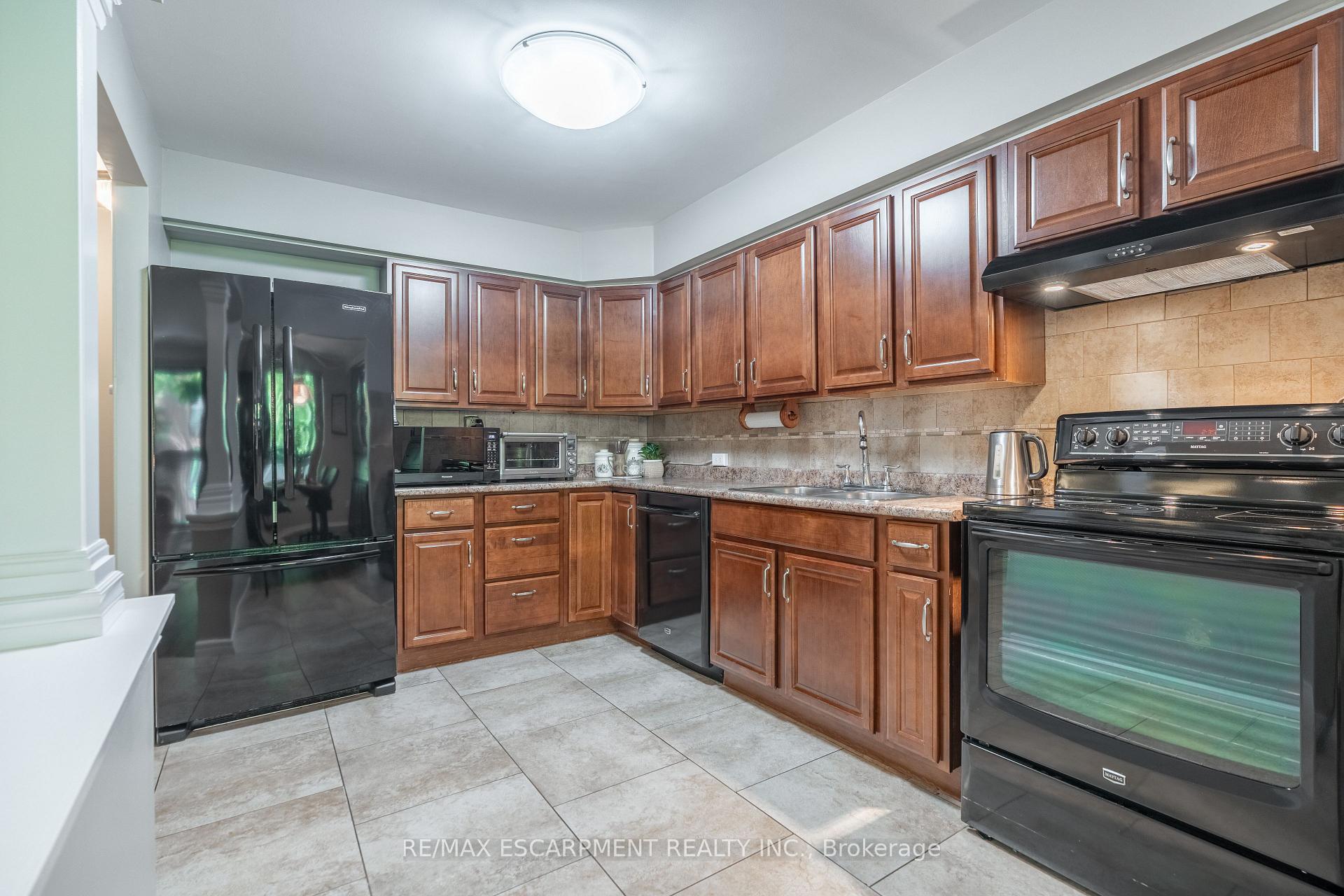 Photo 18 of Unit 204, 966 Queenston Road, Hamilton, Stoney Creek — HOMEH