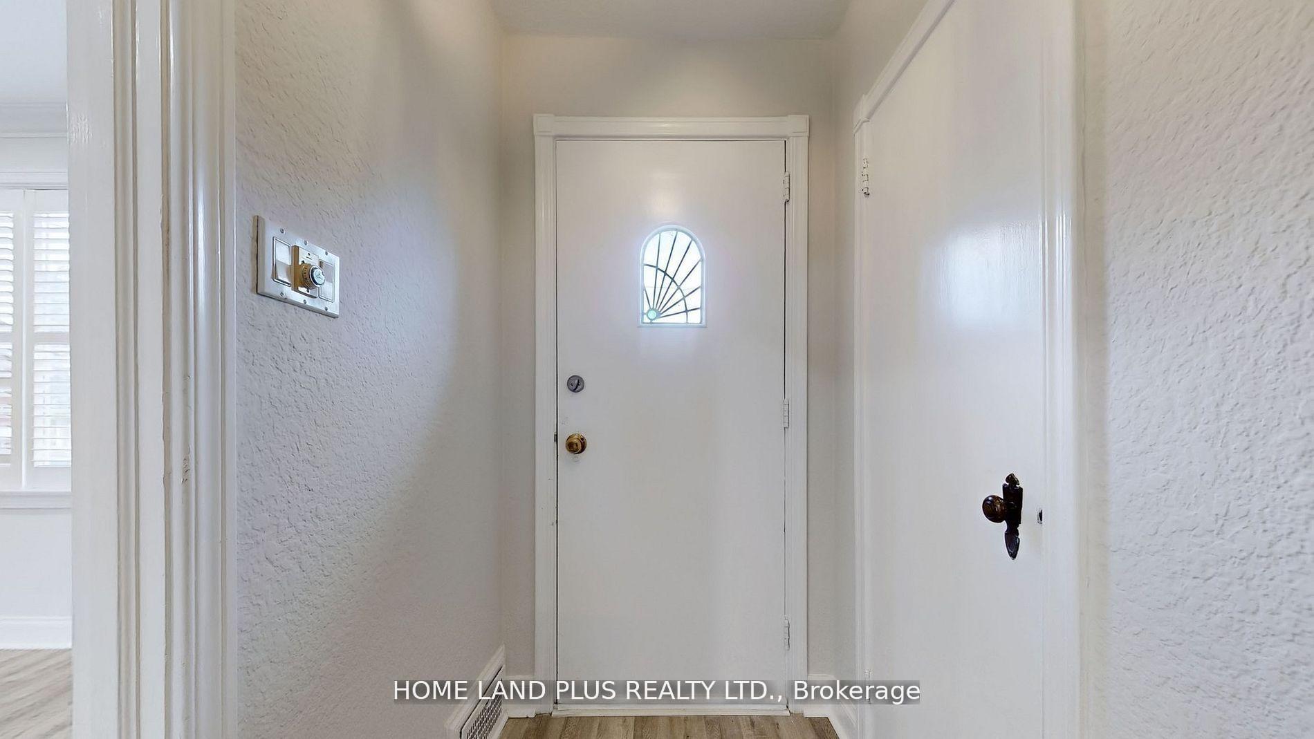 Photo 18 of 257 Joicey Boulevard, Toronto, Bedford Park-Nortown — HOMEH