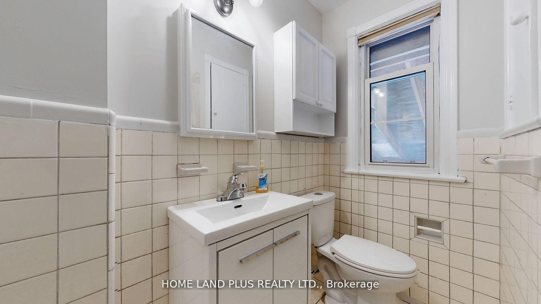 Photo 19 of 257 Joicey Boulevard, Toronto, Bedford Park-Nortown — HOMEH