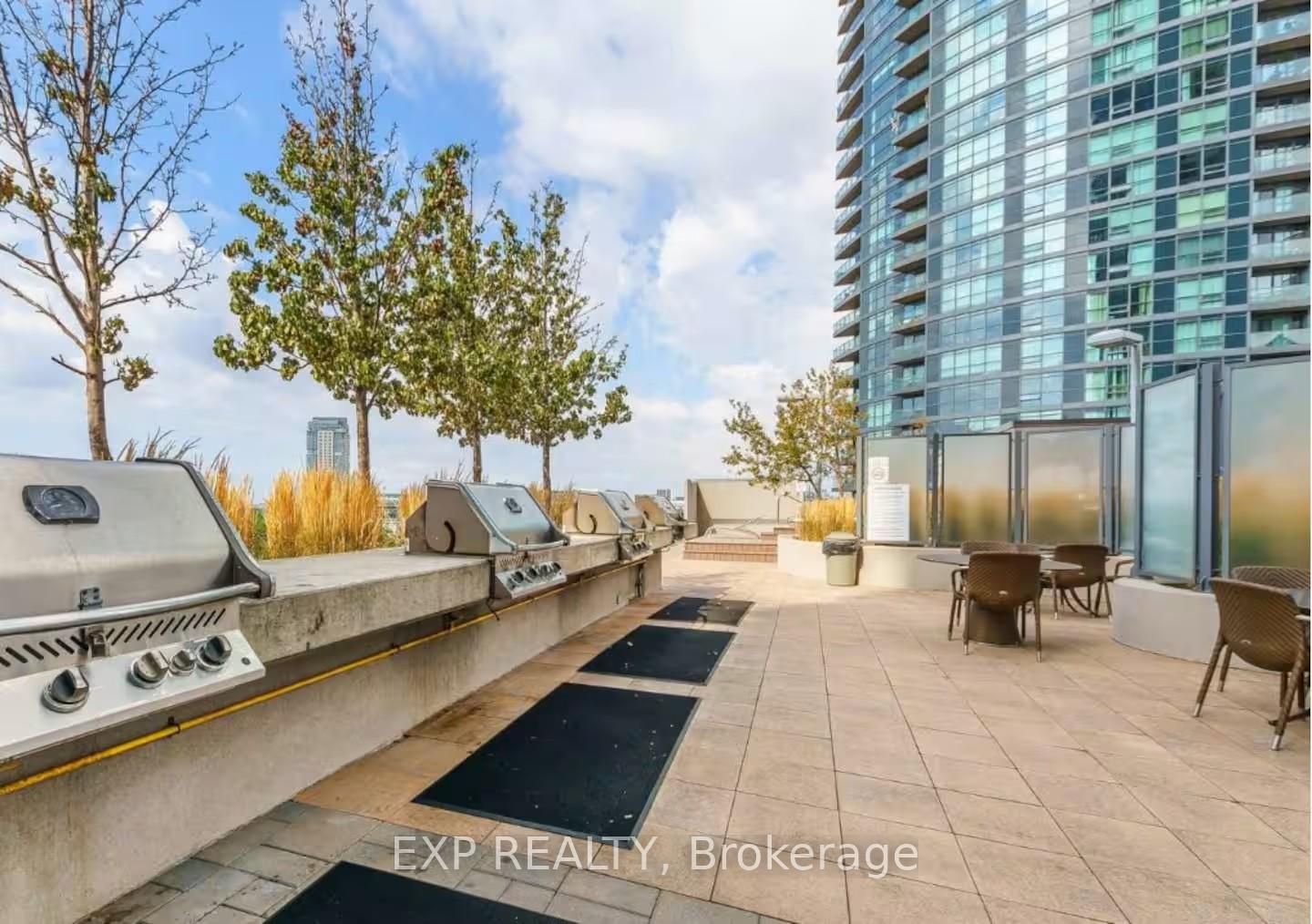 Photo 2 of 209 Fort York Boulevard, Toronto, Niagara — HOMEH