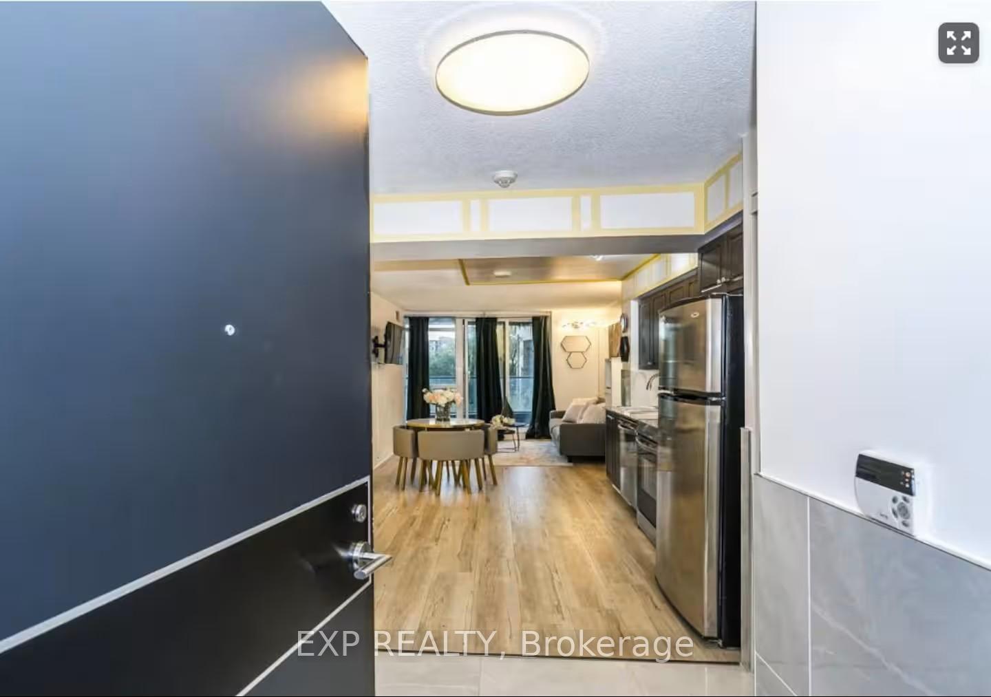 Photo 4 of 209 Fort York Boulevard, Toronto, Niagara — HOMEH