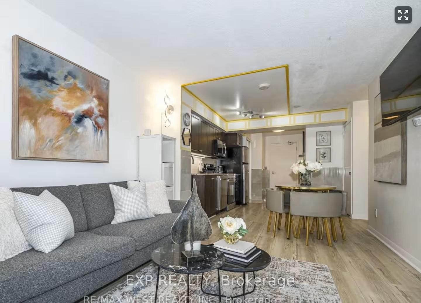 Photo 5 of 209 Fort York Boulevard, Toronto, Niagara — HOMEH
