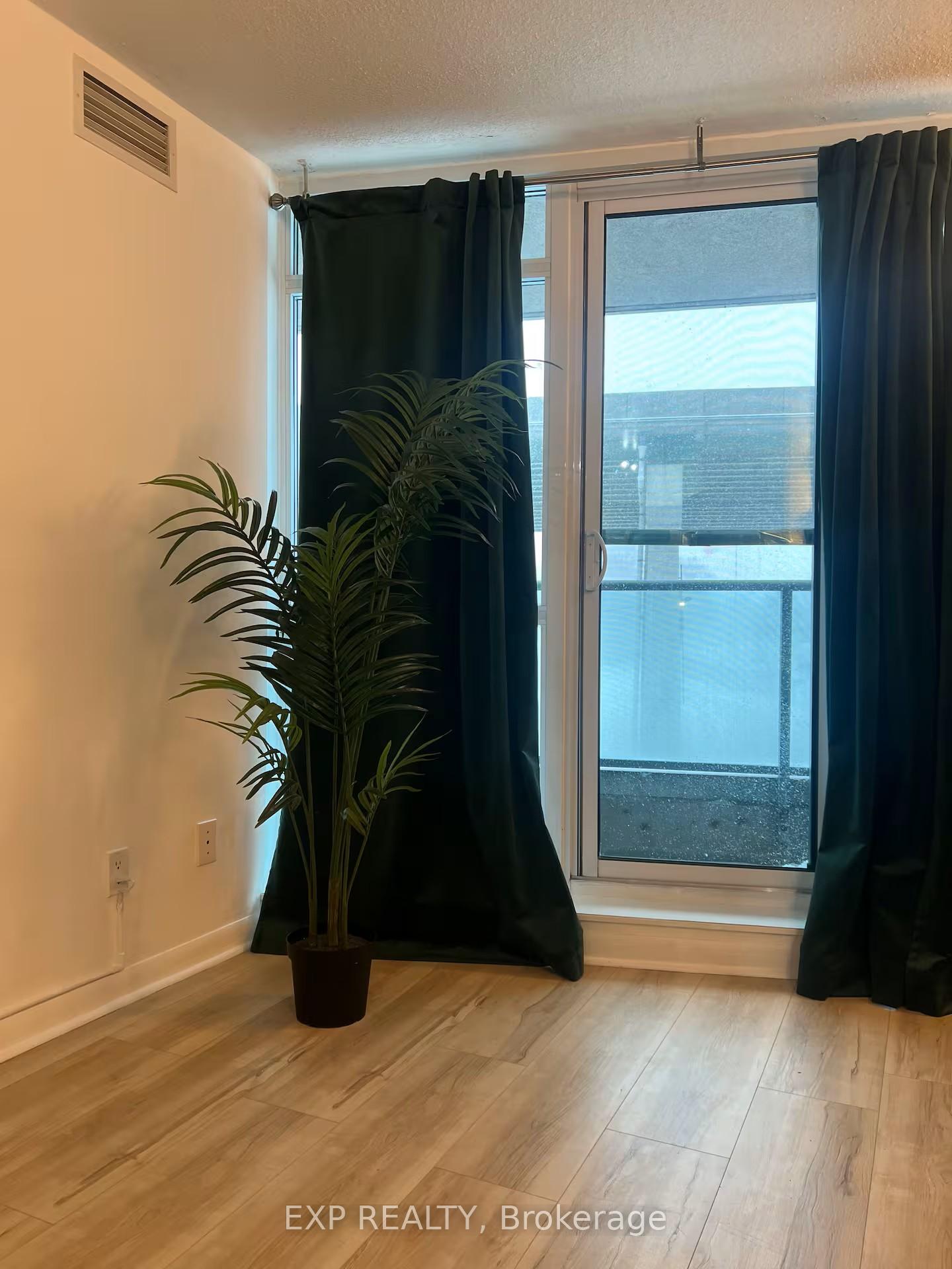 Photo 11 of 209 Fort York Boulevard, Toronto, Niagara — HOMEH