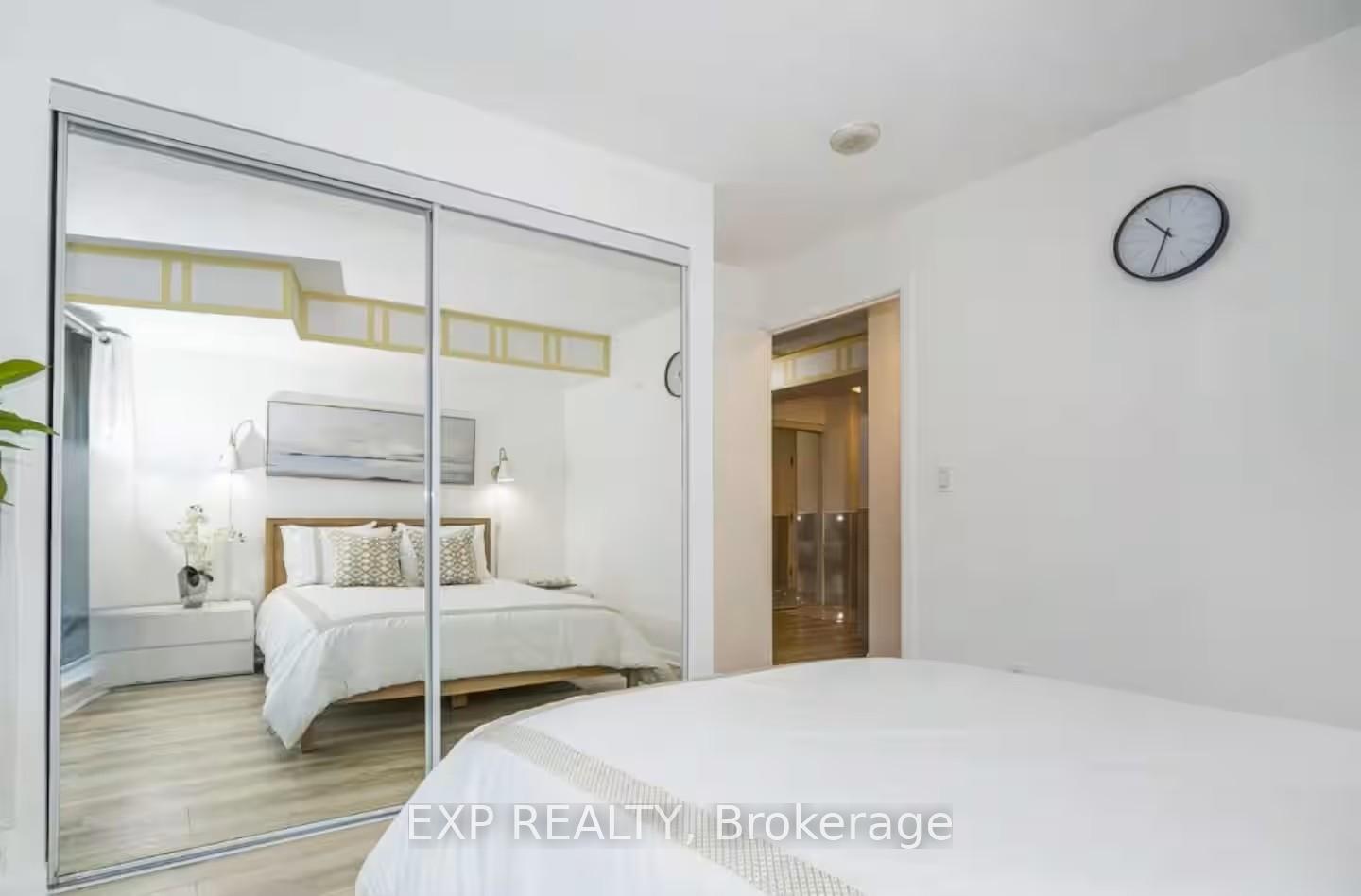 Photo 15 of 209 Fort York Boulevard, Toronto, Niagara — HOMEH