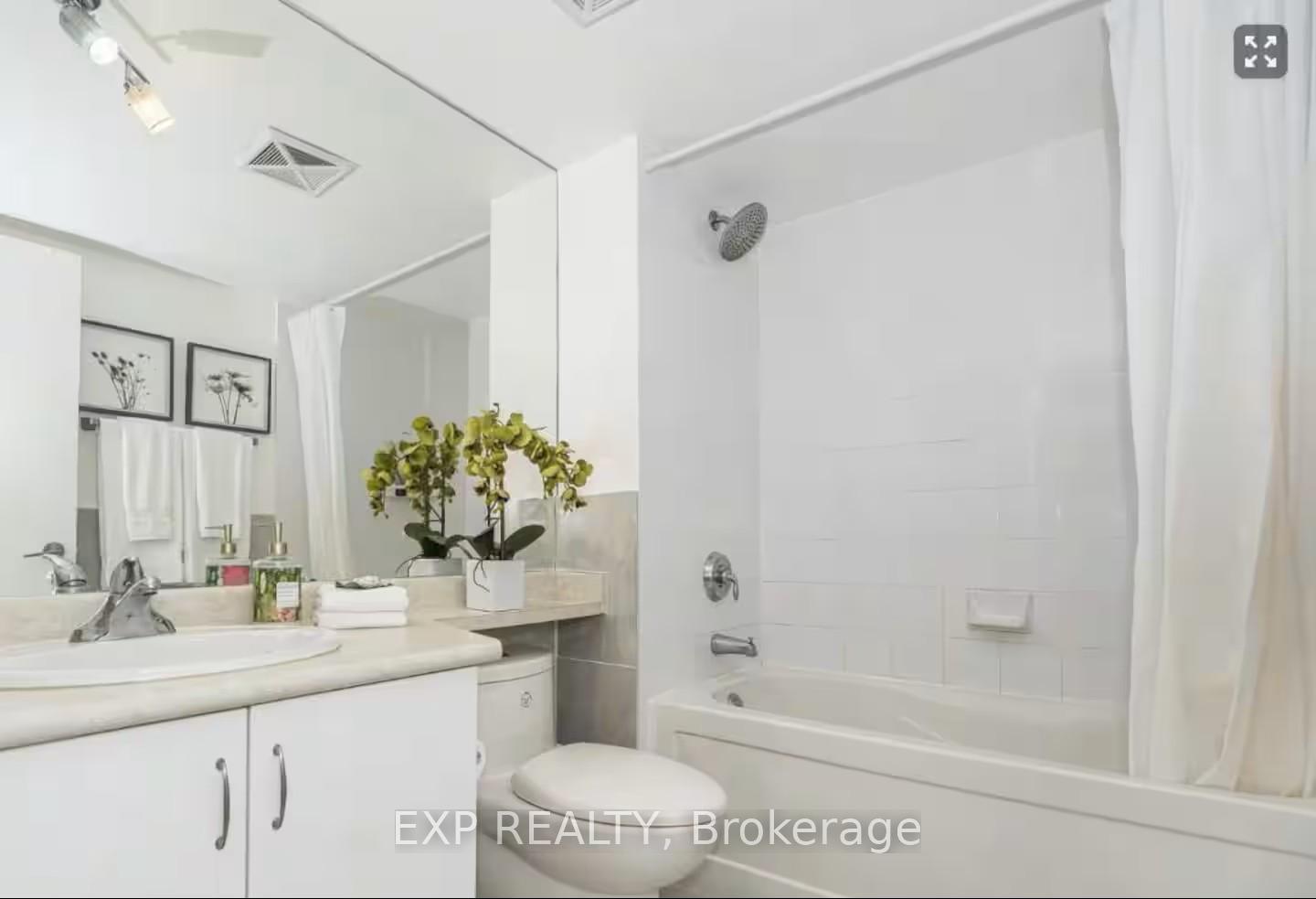 Photo 21 of 209 Fort York Boulevard, Toronto, Niagara — HOMEH