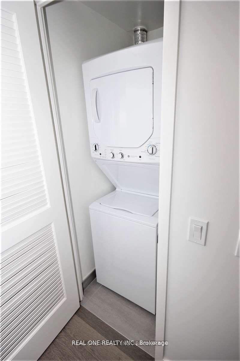 Photo 13 of Unit 1706, 25 Richmond Street E, Toronto, Church-Yonge Corridor — HOMEH