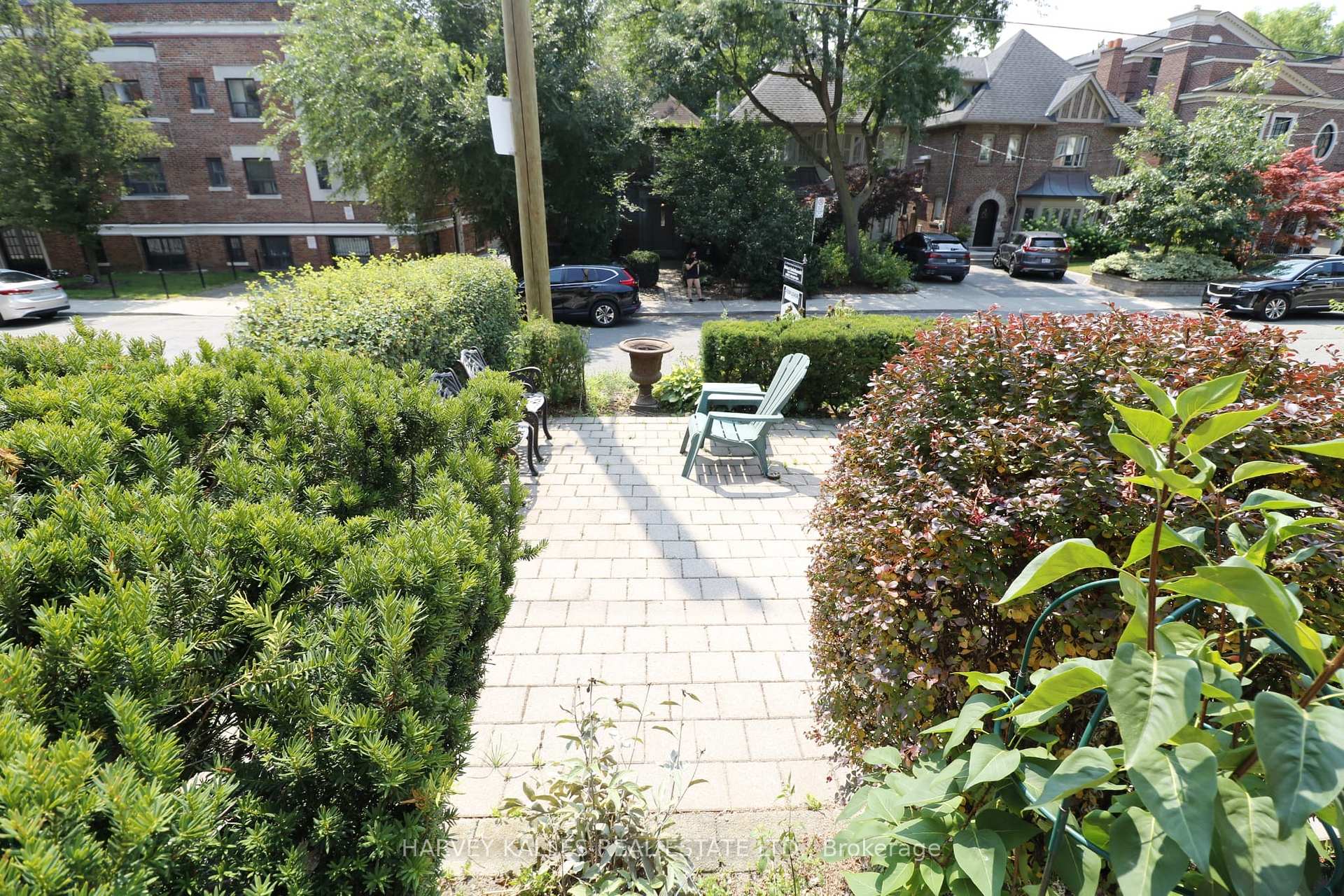 Photo 3 of Unit Main, 6 Poplar Plains Crescent, Toronto, Casa Loma — HOMEH