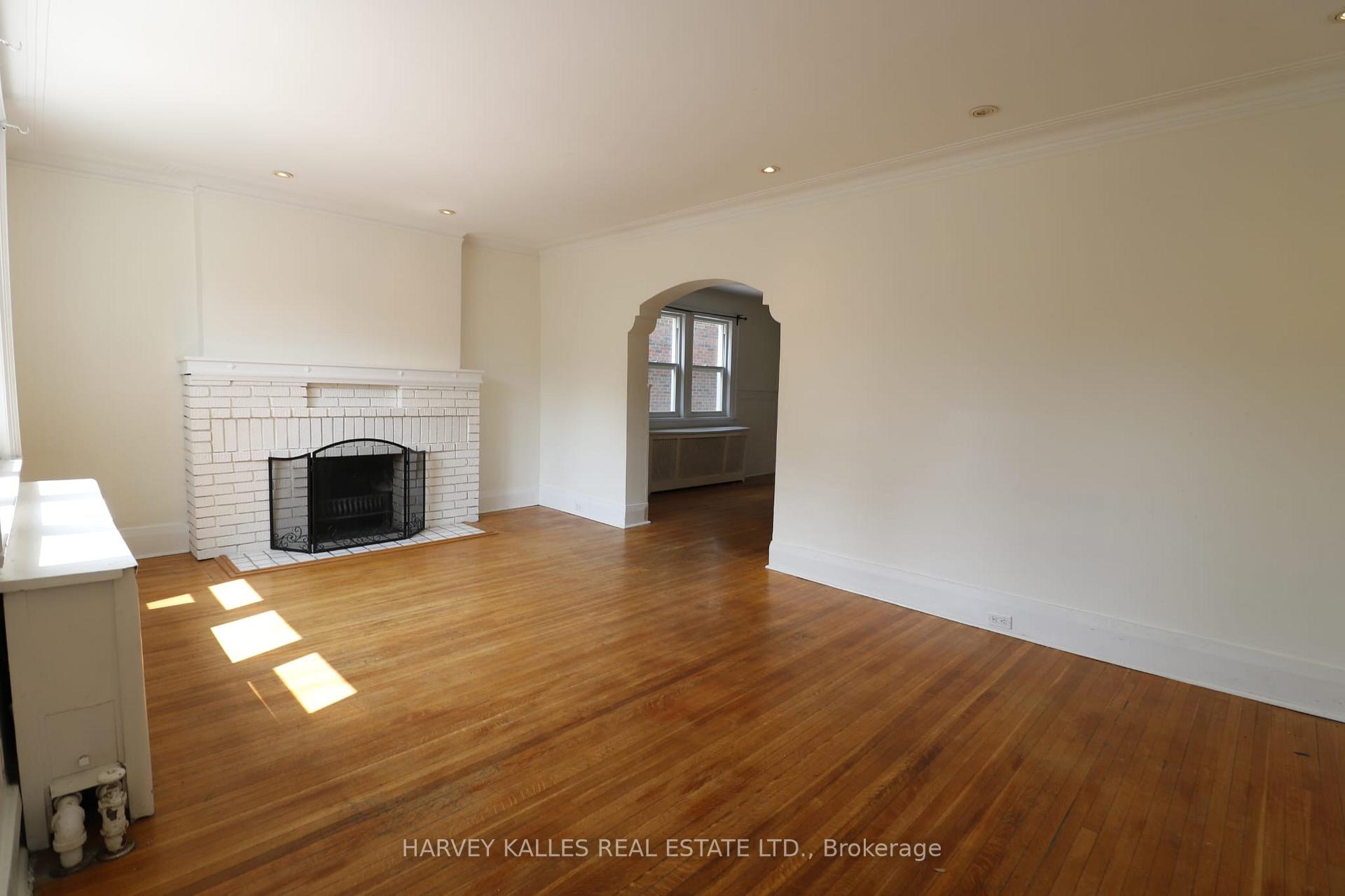 Photo 4 of Unit Main, 6 Poplar Plains Crescent, Toronto, Casa Loma — HOMEH