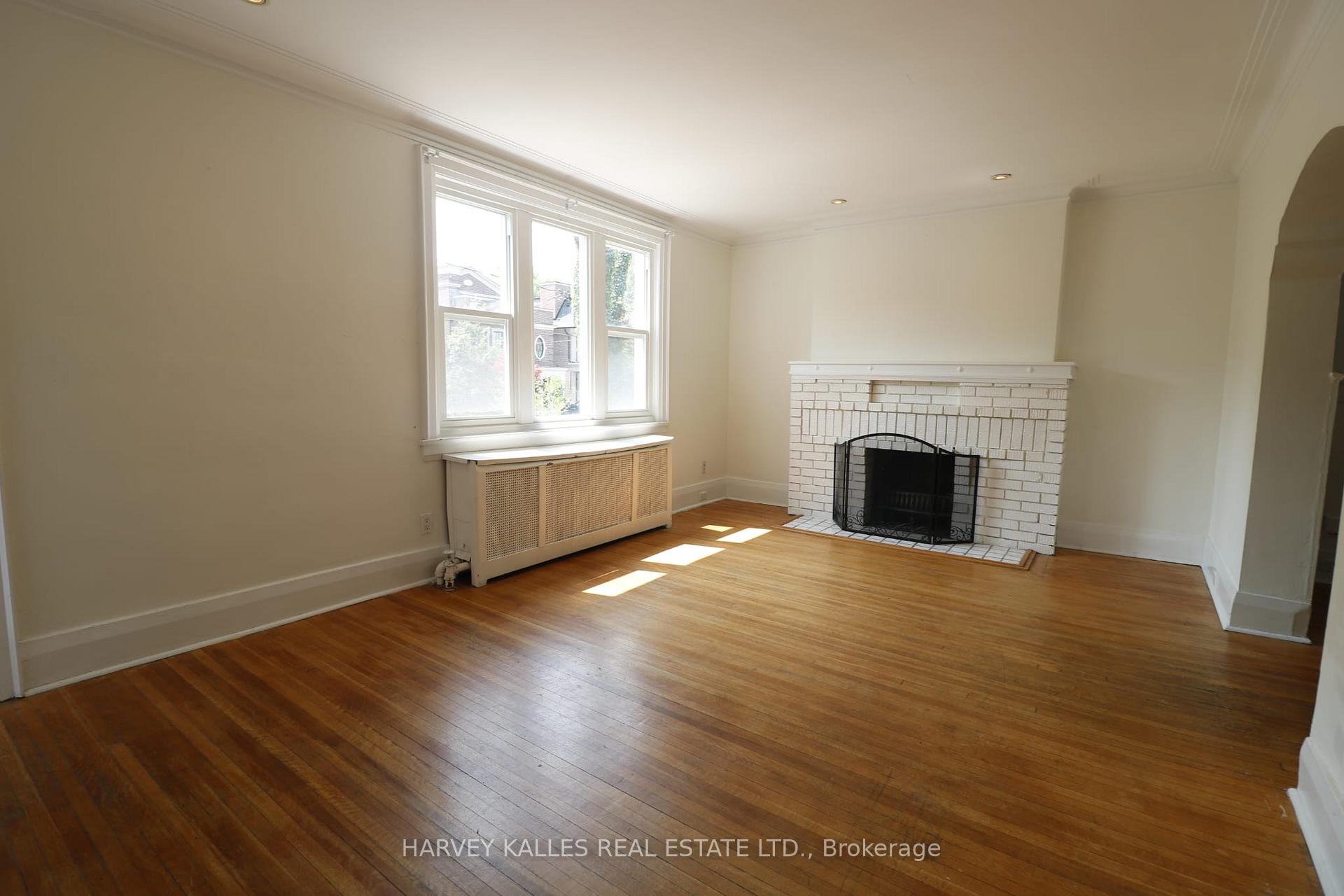 Photo 5 of Unit Main, 6 Poplar Plains Crescent, Toronto, Casa Loma — HOMEH