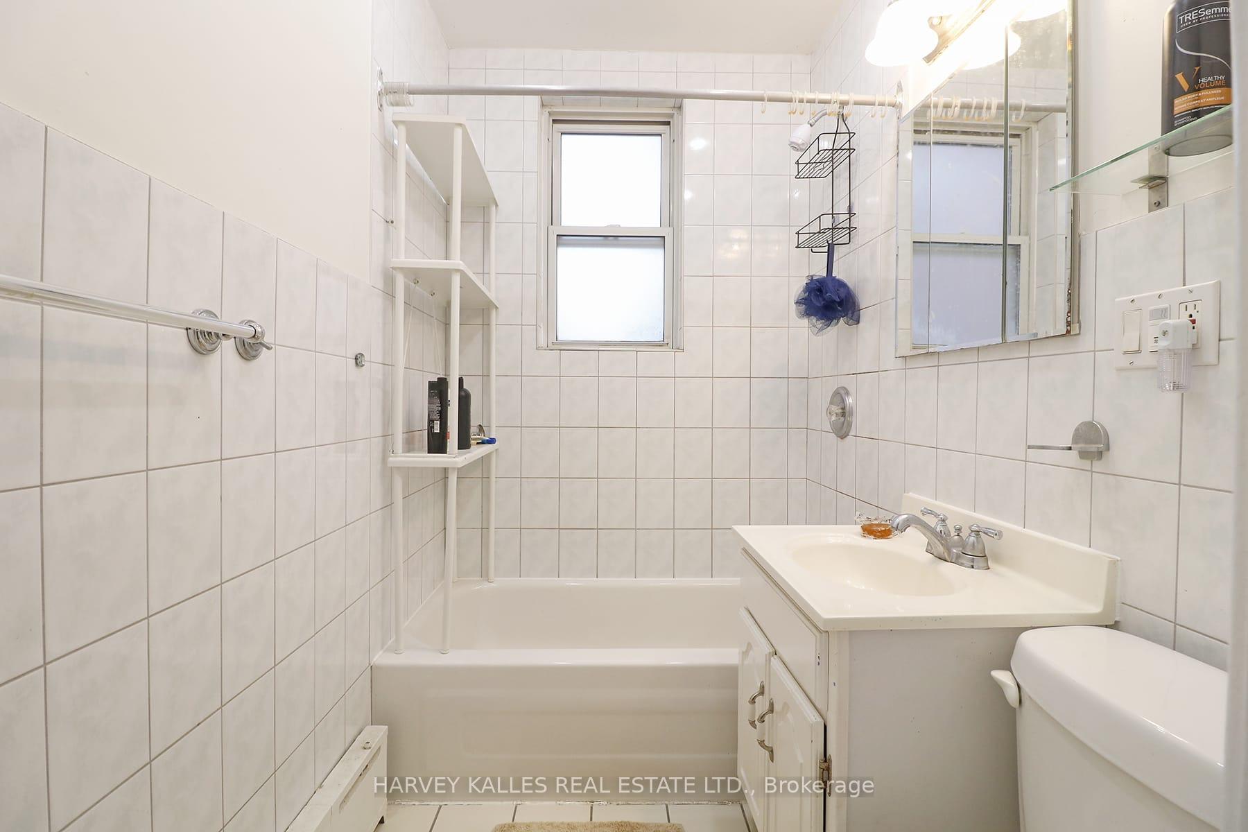 Photo 17 of Unit Main, 6 Poplar Plains Crescent, Toronto, Casa Loma — HOMEH