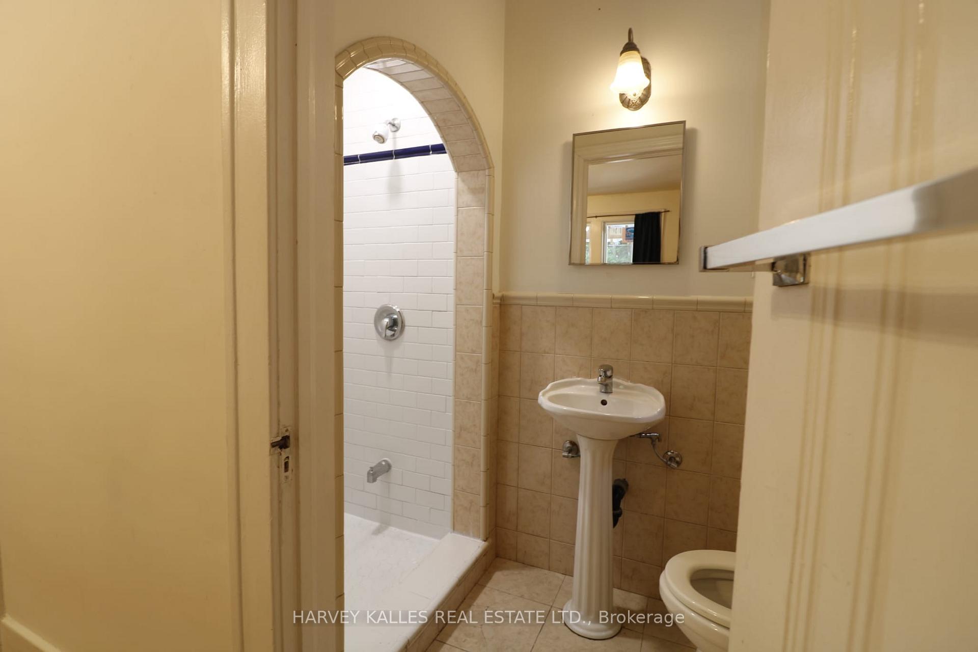 Photo 18 of Unit Main, 6 Poplar Plains Crescent, Toronto, Casa Loma — HOMEH