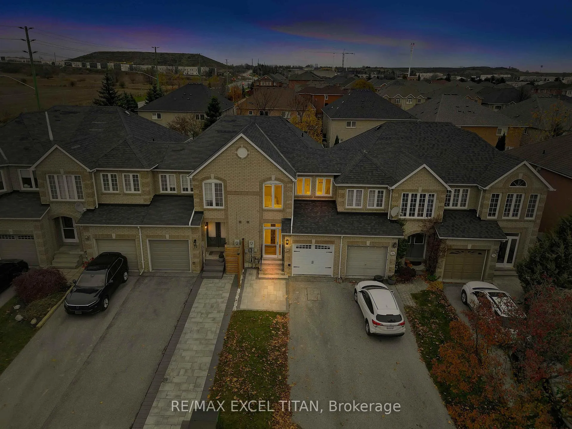 Photo 2 of 74 Giancola Crescent, Vaughan, Maple — HOMEH