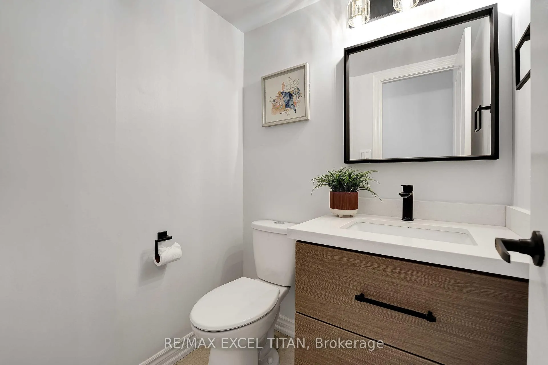 Photo 5 of 74 Giancola Crescent, Vaughan, Maple — HOMEH