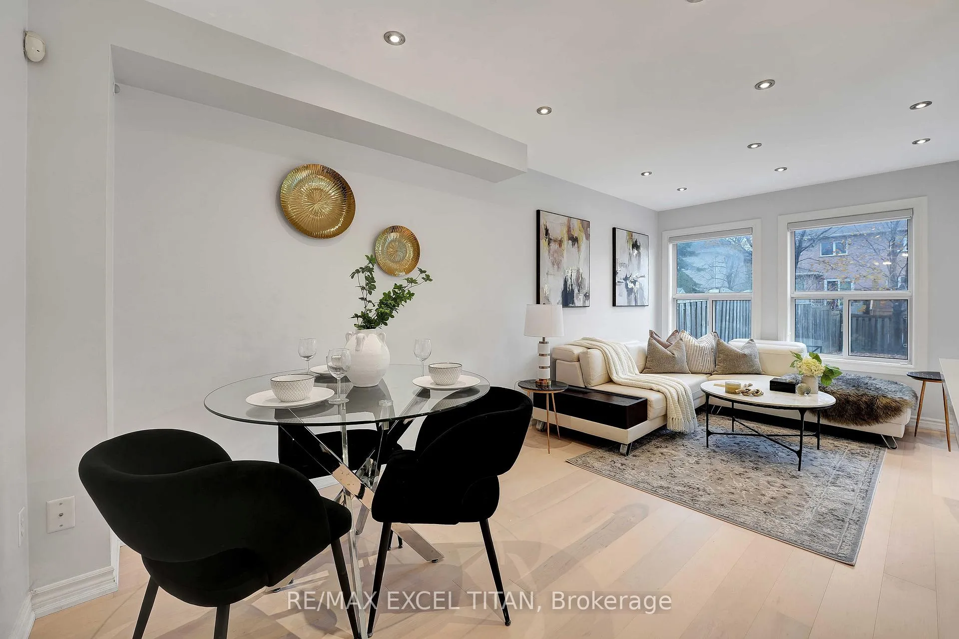 Photo 6 of 74 Giancola Crescent, Vaughan, Maple — HOMEH
