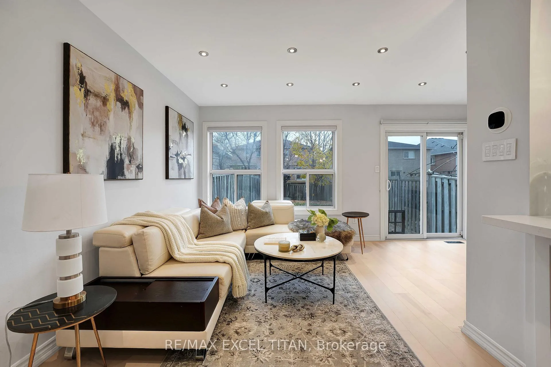 Photo 7 of 74 Giancola Crescent, Vaughan, Maple — HOMEH