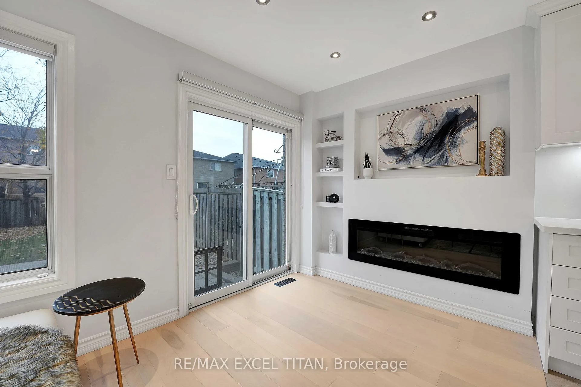 Photo 9 of 74 Giancola Crescent, Vaughan, Maple — HOMEH
