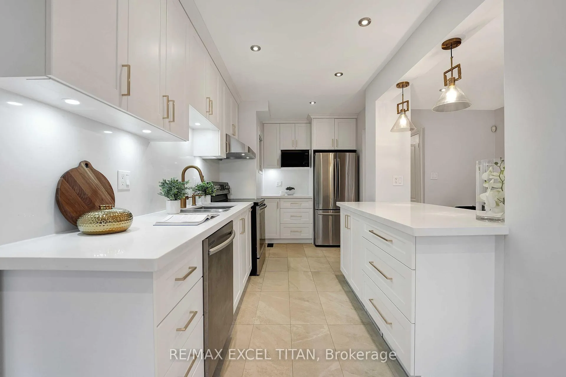 Photo 13 of 74 Giancola Crescent, Vaughan, Maple — HOMEH